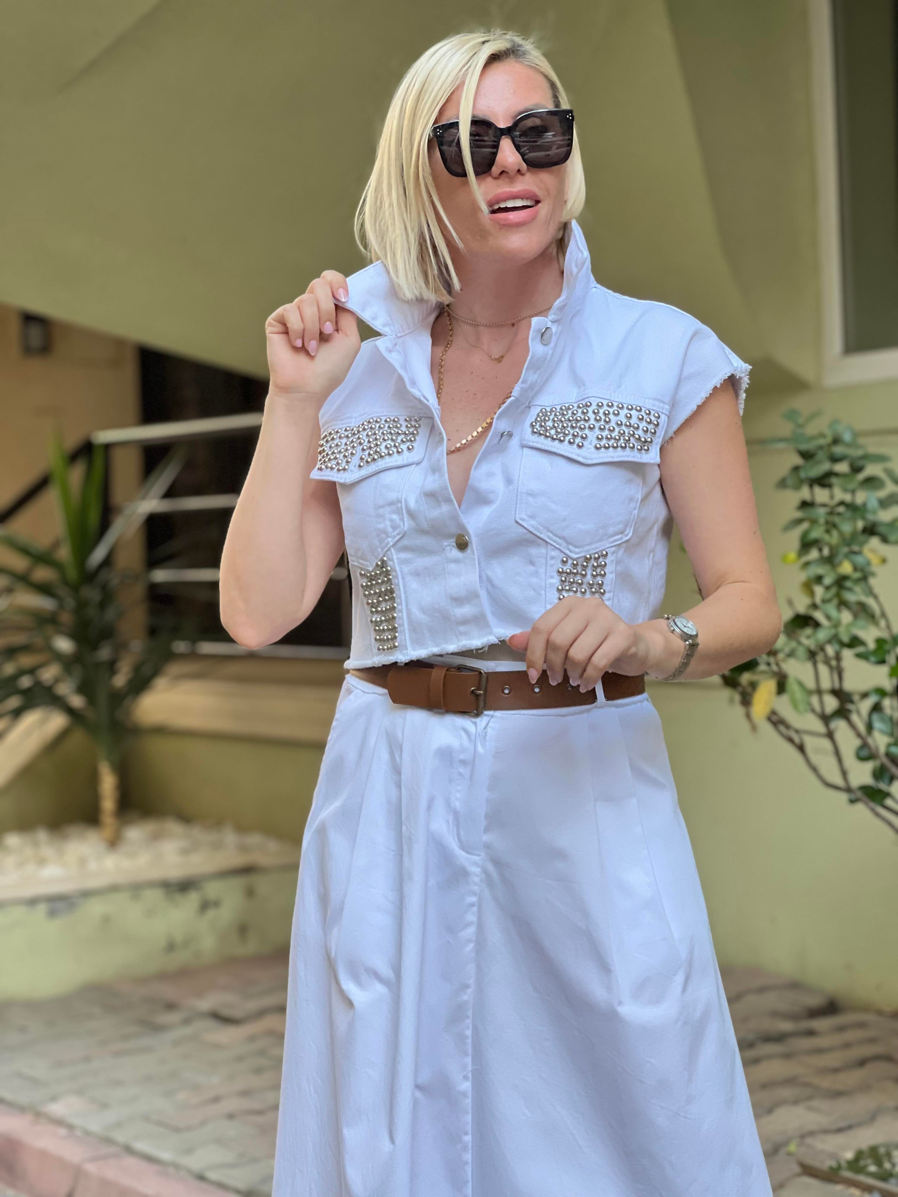 ZIMBA DETAYLI BEYAZ YELEK