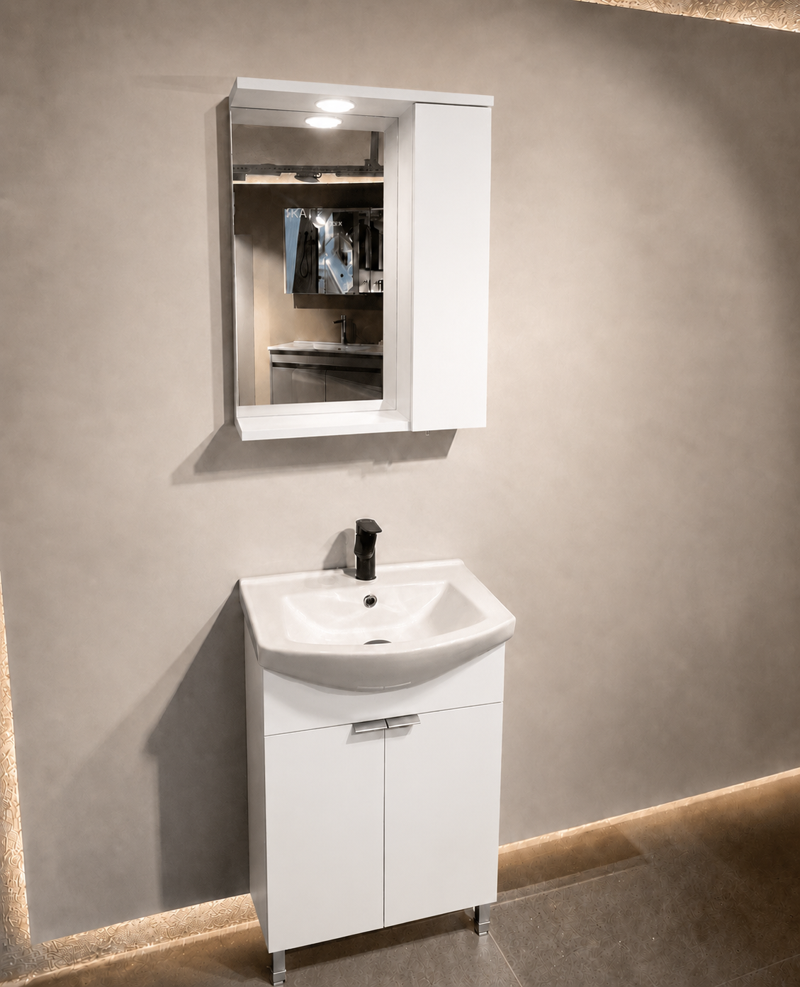 PURUS 55 TKM AYAKLI TEK KUTU P.BEYAZORKA5008437Banyo Dolabı Takımı