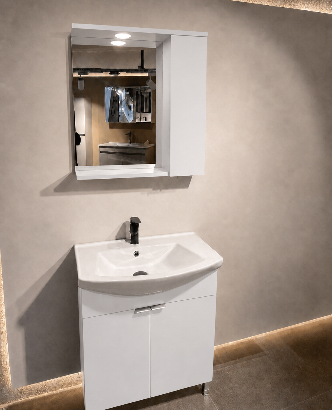 PURUS 65 TKM AYAKLI TEK KUTU P.BEYAZORKA5007963Banyo Dolabı Takımı