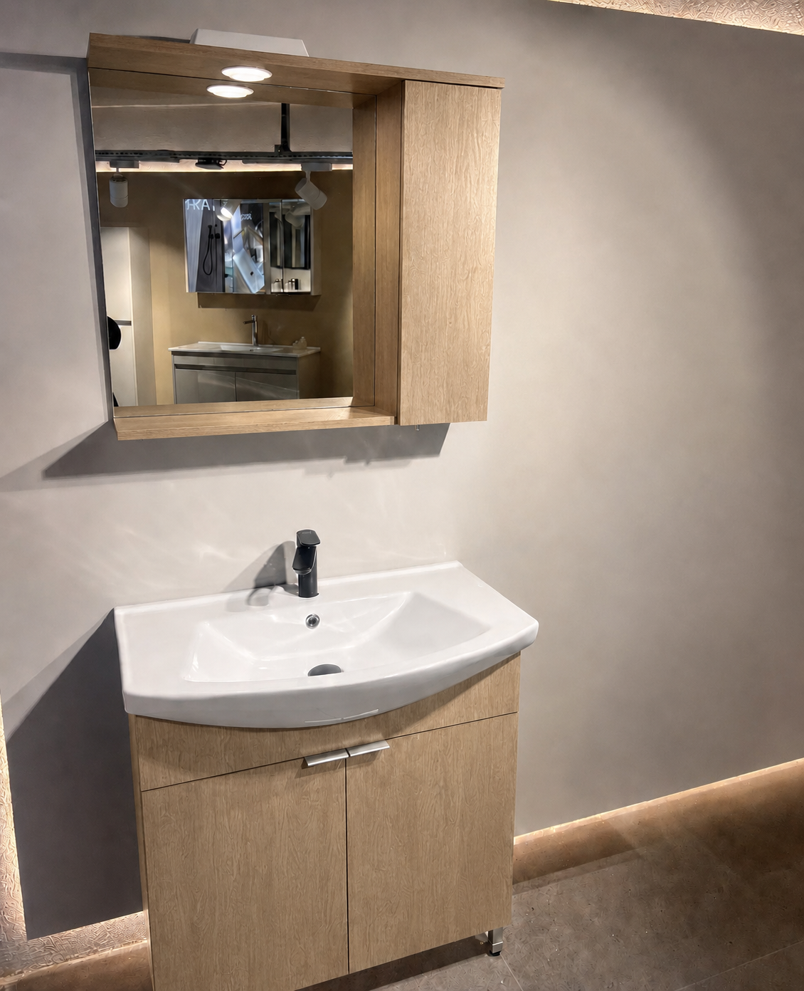 PURUS 80 TKM AYAKLI TEK KUTU BUDVAORKA5008440Banyo Dolabı Takımı