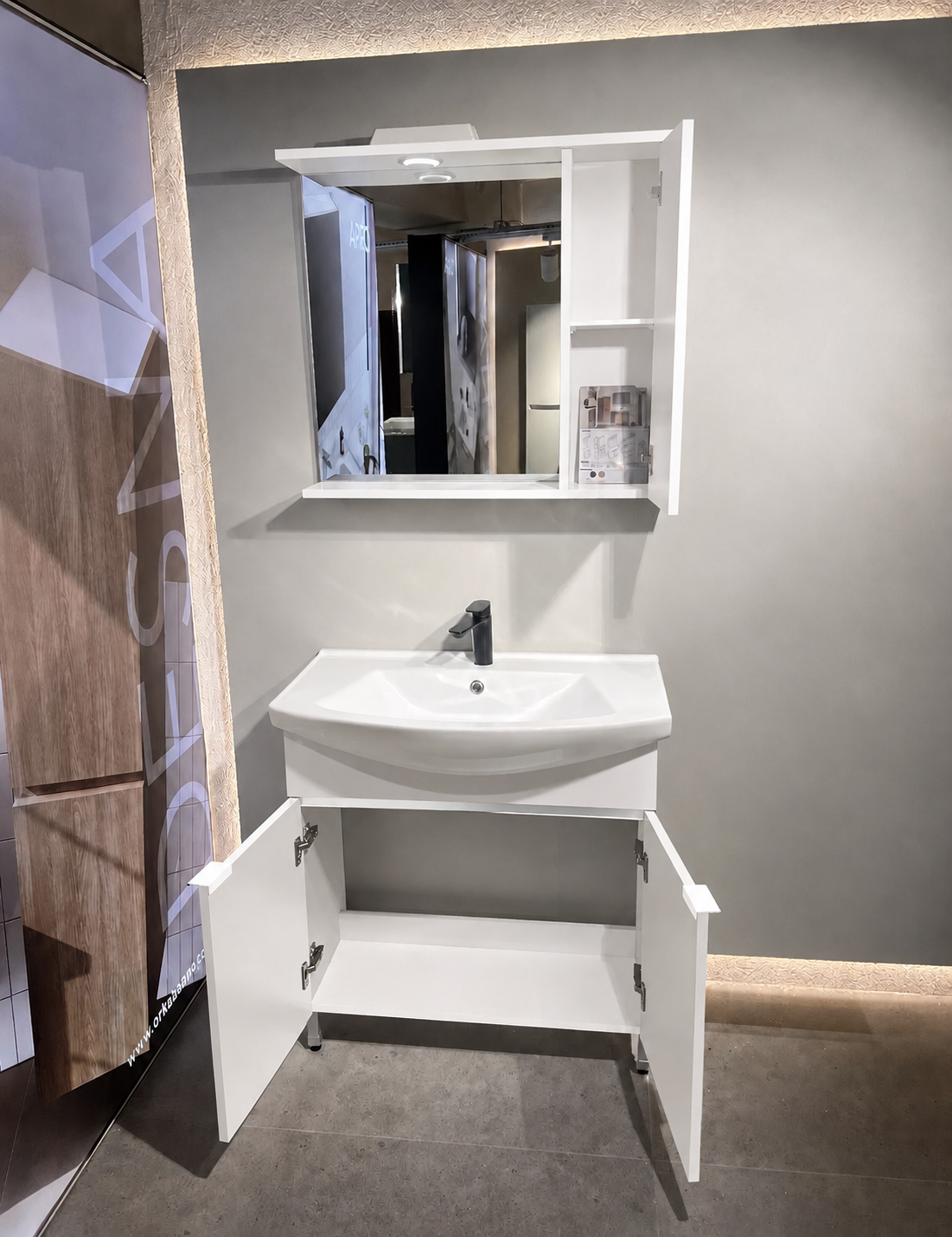 PURUS 80 TKM AYAKLI TEK KUTU P.BEYAZORKA5007964Banyo Dolabı Takımı