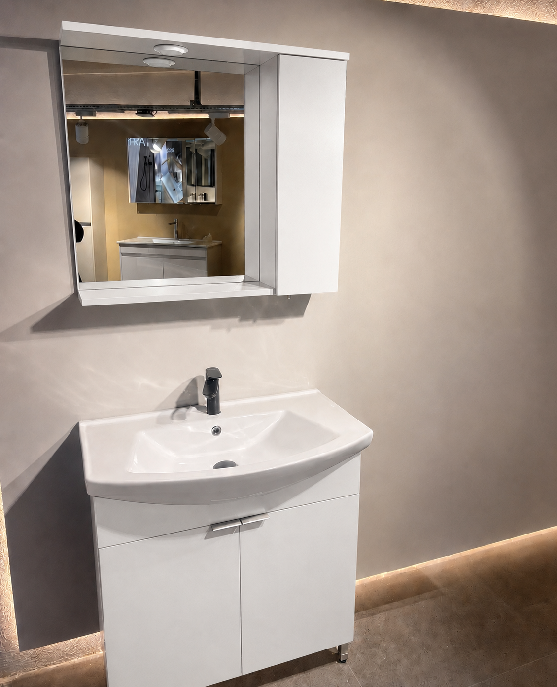 PURUS 80 TKM AYAKLI TEK KUTU P.BEYAZORKA5007964Banyo Dolabı Takımı