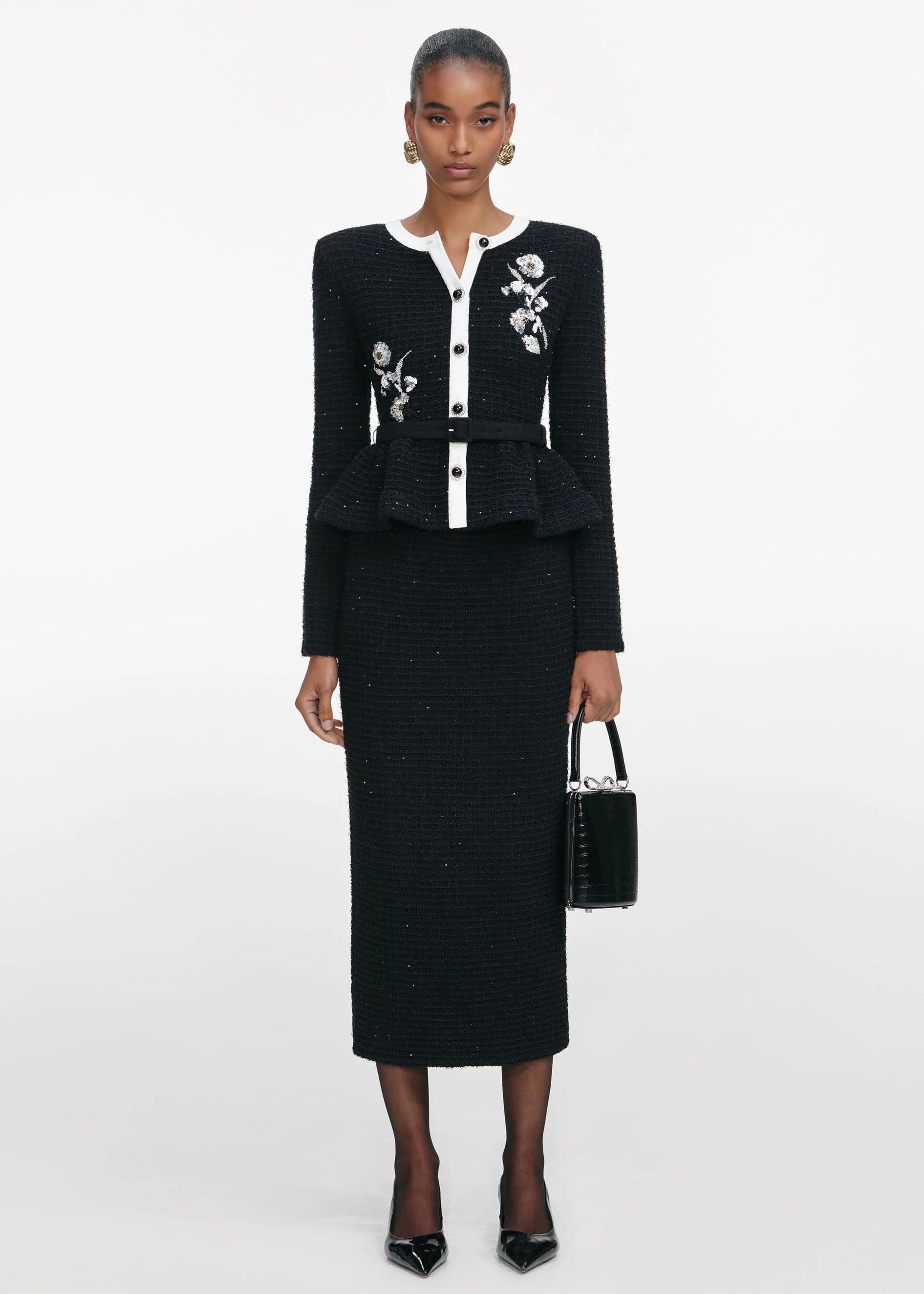 Çiçek İşlemeli Siyah Midi Elbise