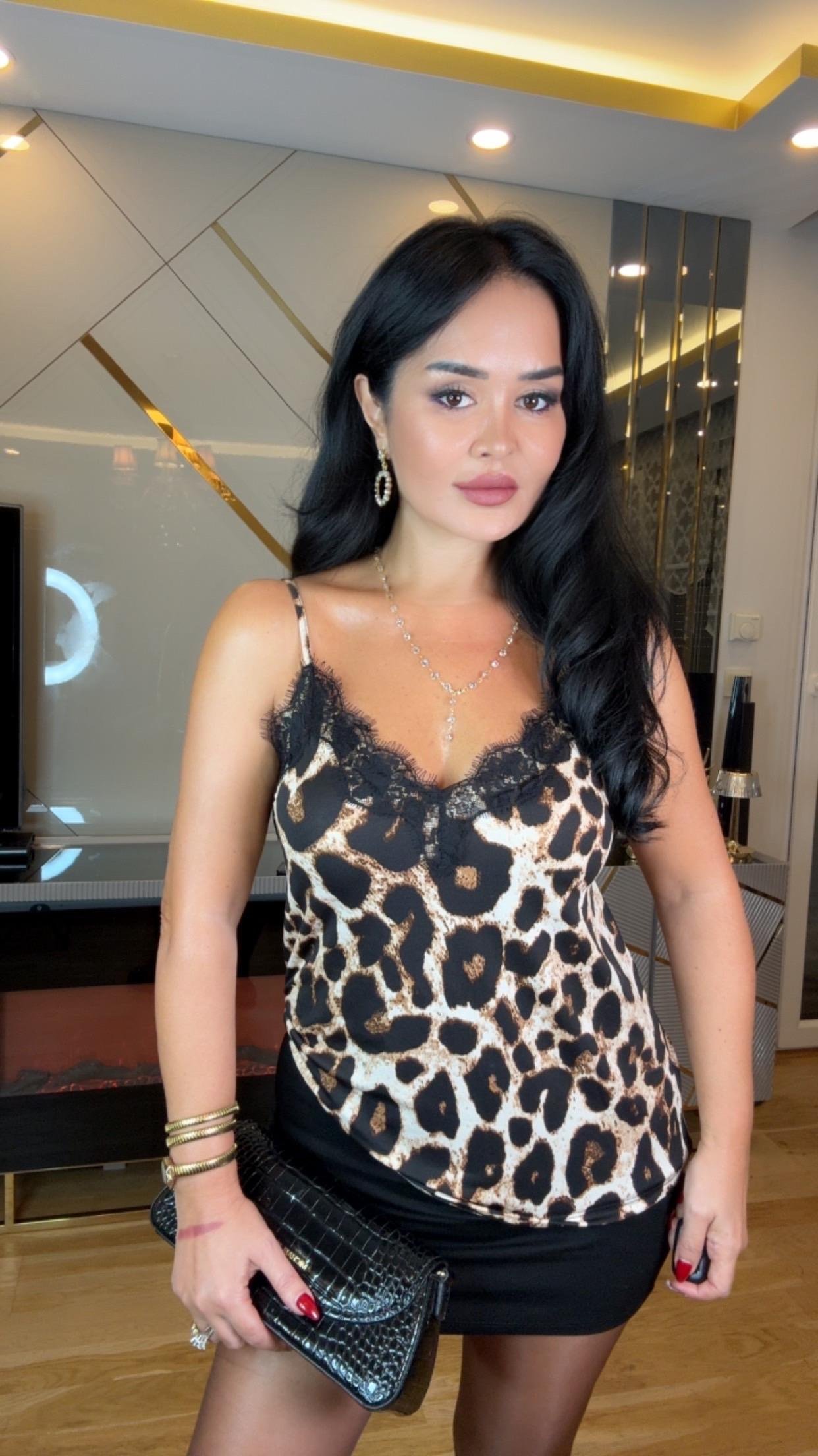 2547 Büyük      Leopar İp Askılı Bluz2547