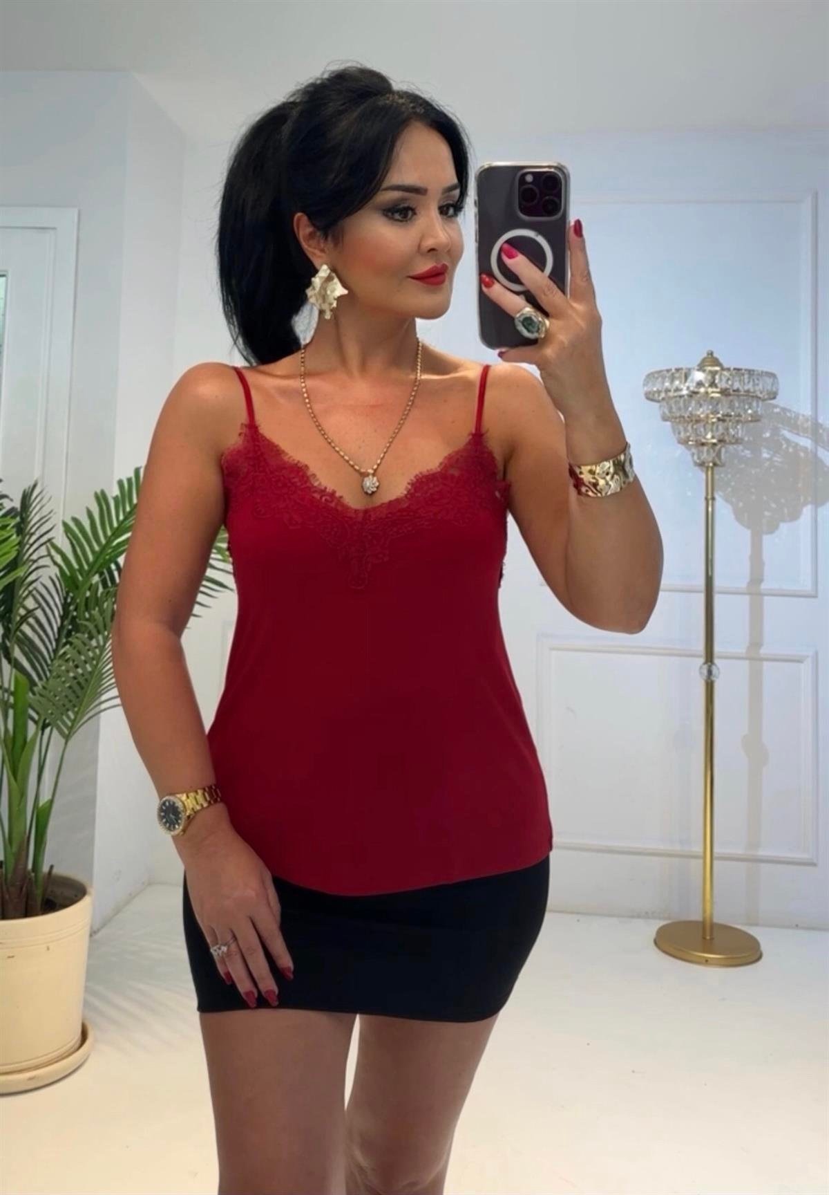 2547 Kırmızı dantelli  ip askılı bluz jrtjhgfjy