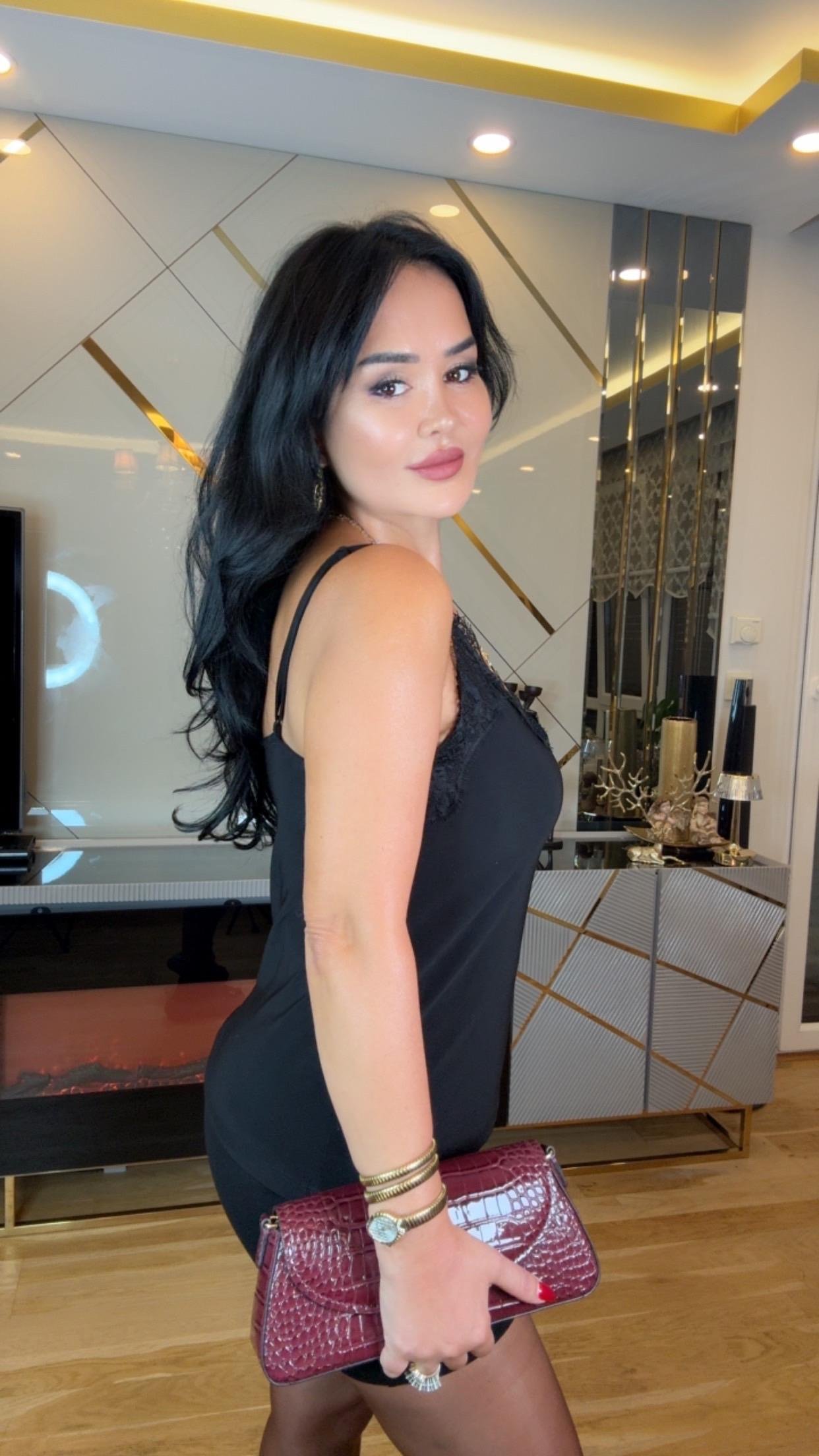 2547   Siyah        Desenli  İp Askılı  Bluz 2547