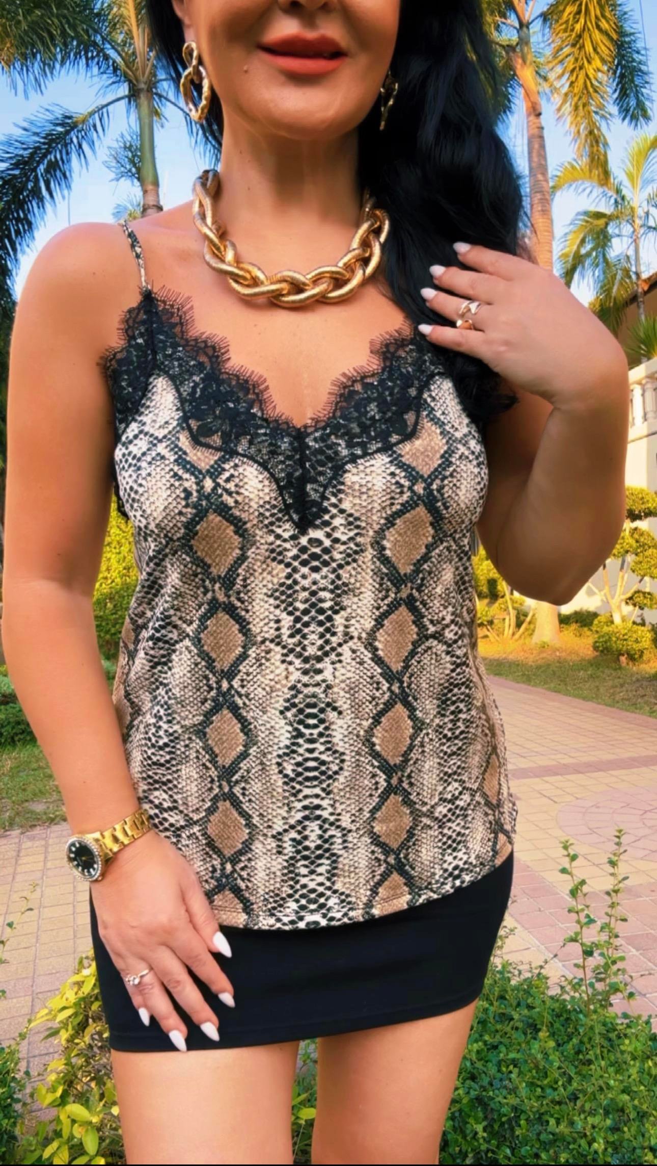 2547    Yılan desenli ip askılı  bluz jrtjhgfjy