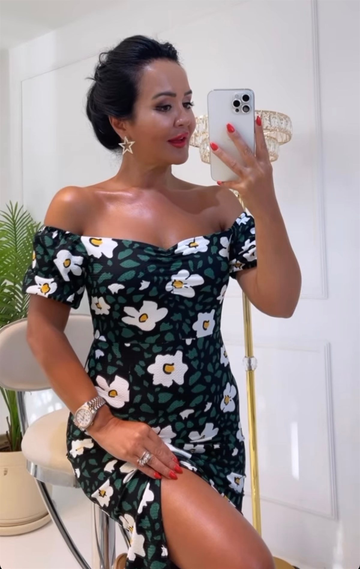 3647 beyaz ciceklı elbıse yırtmaclı elbıseBejshsjsjs