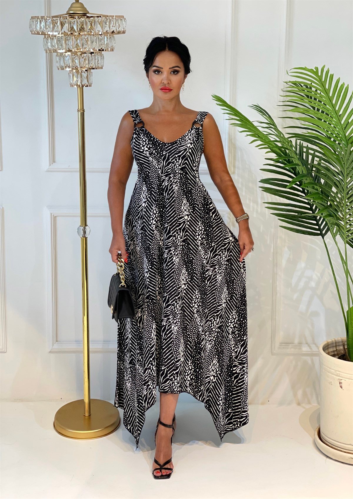 3650 siyah beyaz şekilli  halka detaylı çiçekli elbise JRHURFT7RFTGFUY