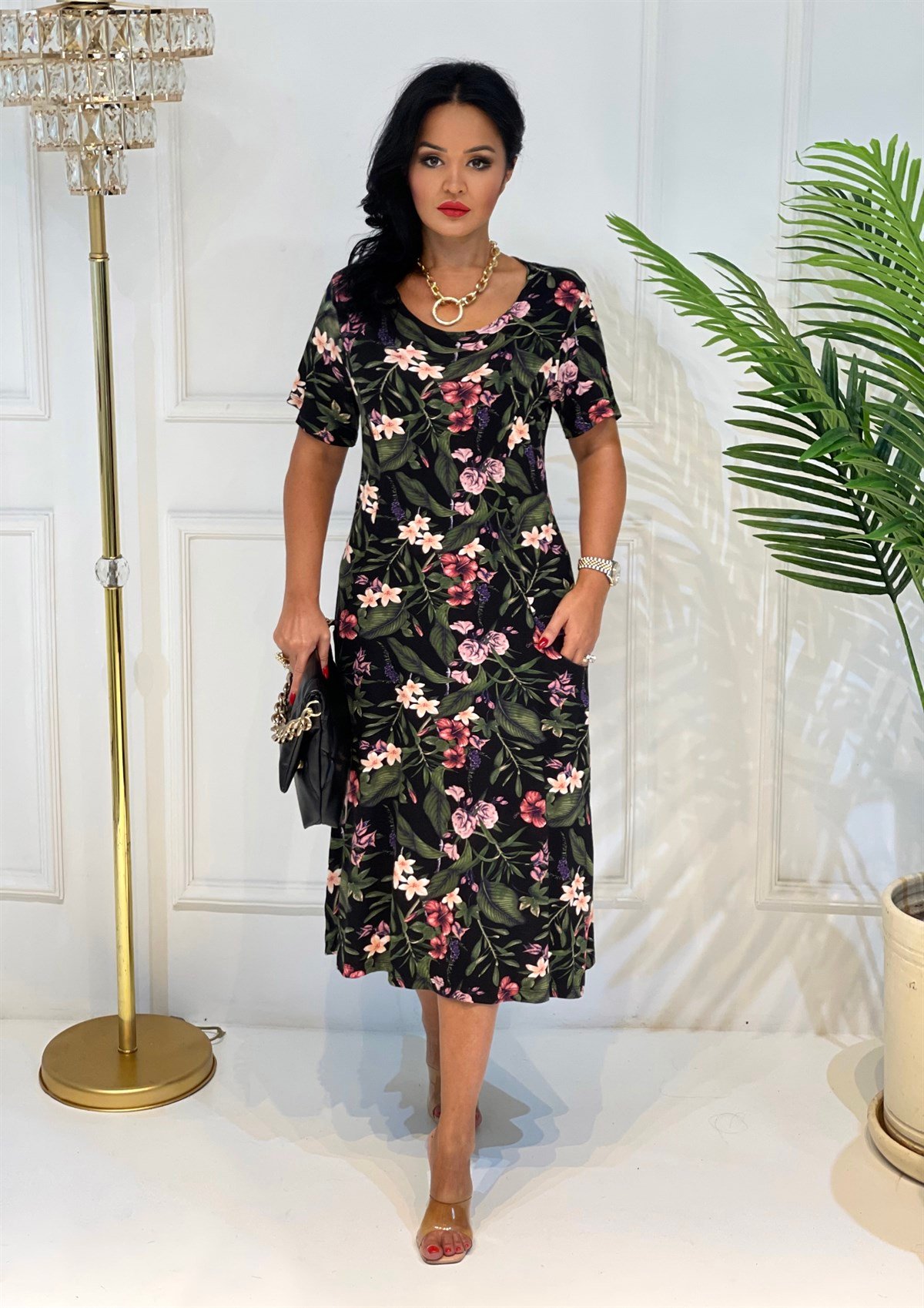 3670 cepli yeşil çiçekli elbiseKsodjdhbdnd