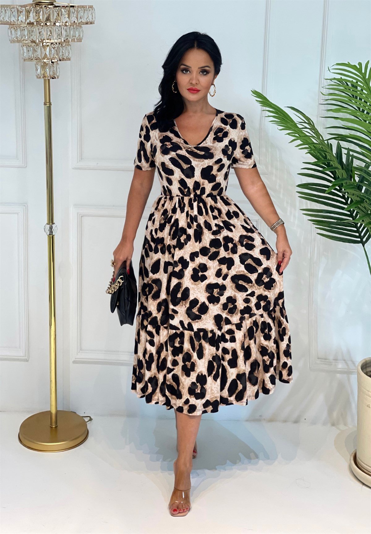 3673 ALTI VOLANLI V YAKA LEOPAR ELBİSEKsodjdhbdnd