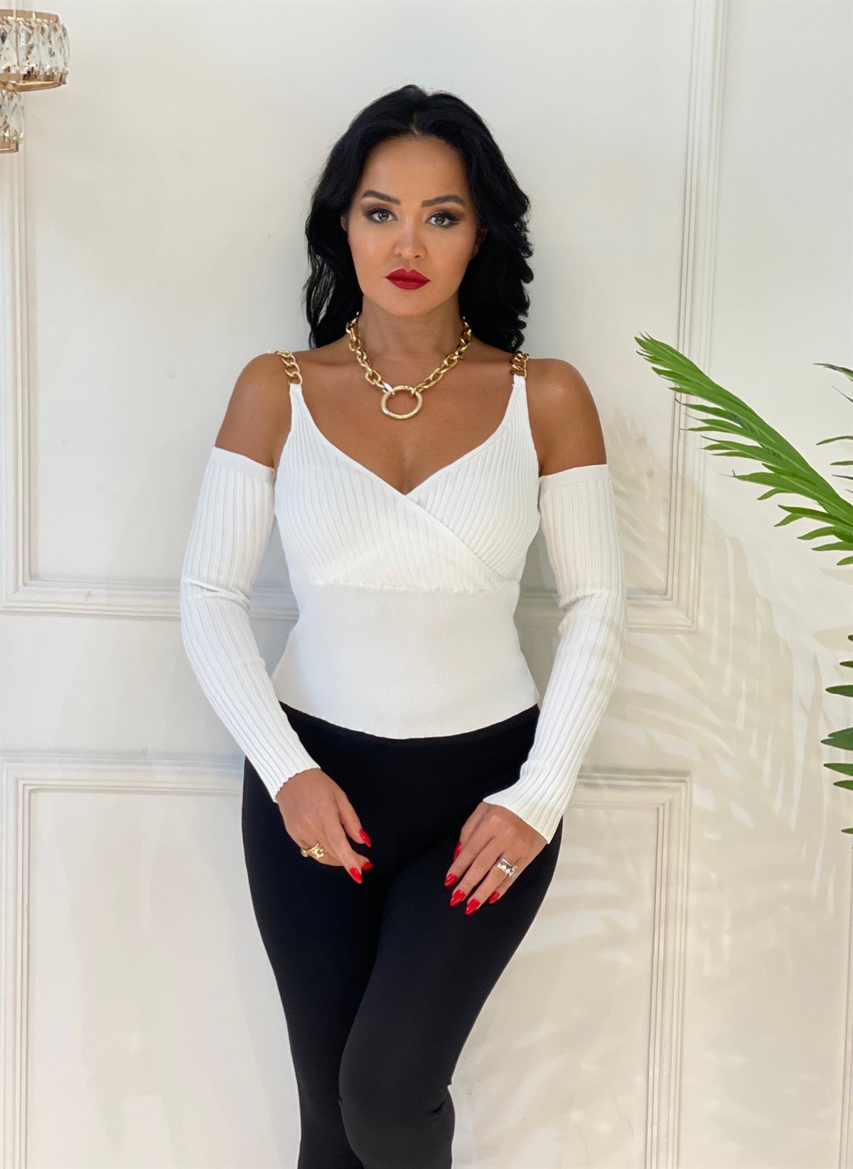 3709 BEYAZ ZİNCİR DETAYLI BLUZHJT68URTJRT