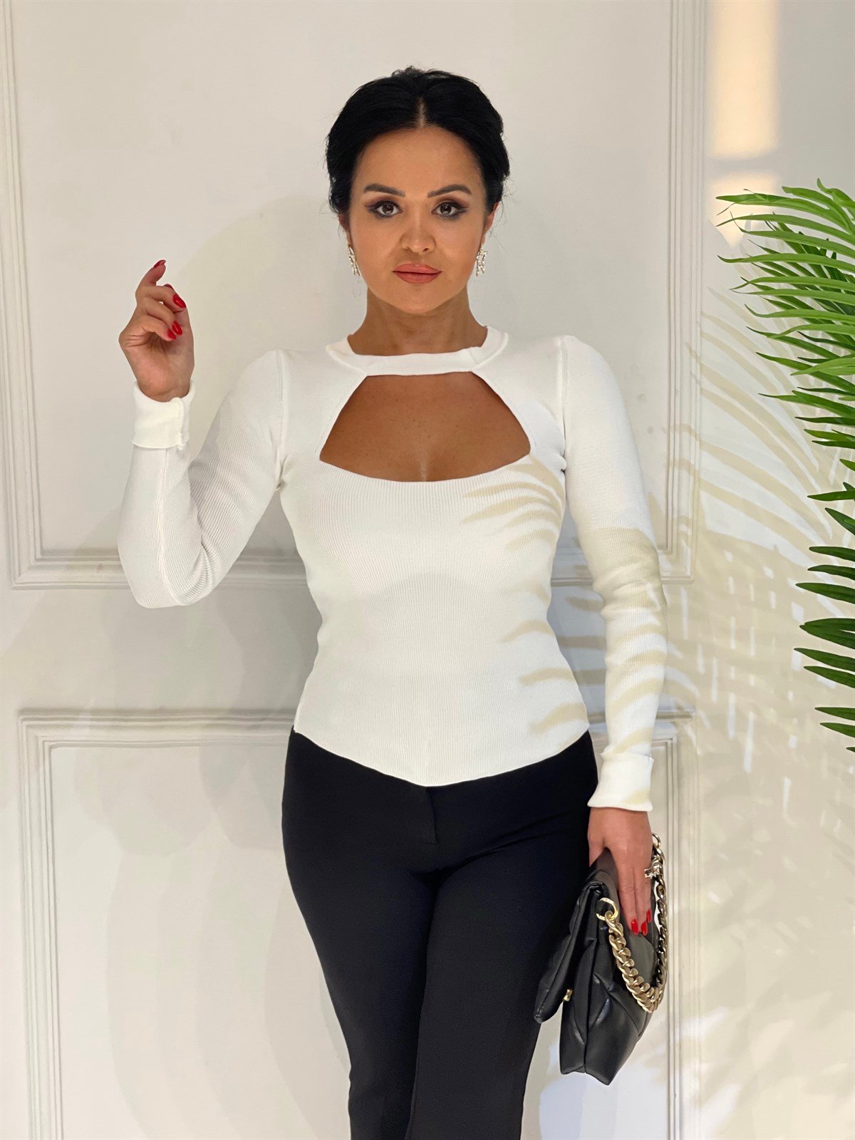 3800 göğüs dekolteli beyaz triko bluzhyshsywsyw