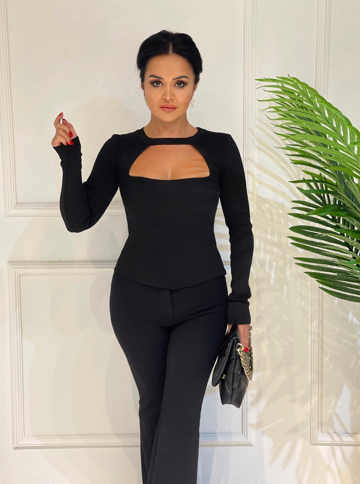 3800 göğüs dekolteli siyah triko bluzhyshsywsyw