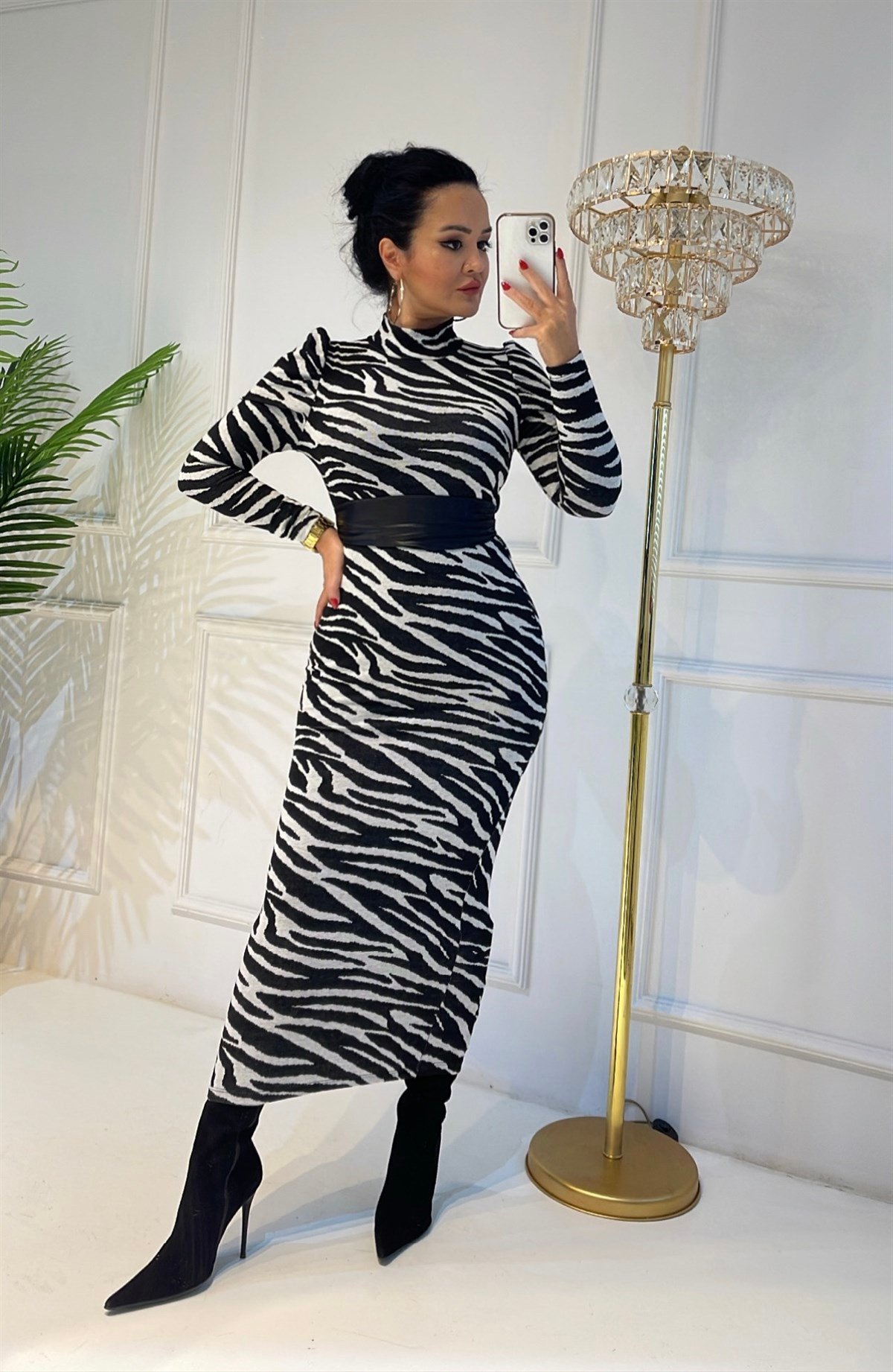 3813 siyah beyaz kemerlı elbiseDSUJSUJNDD