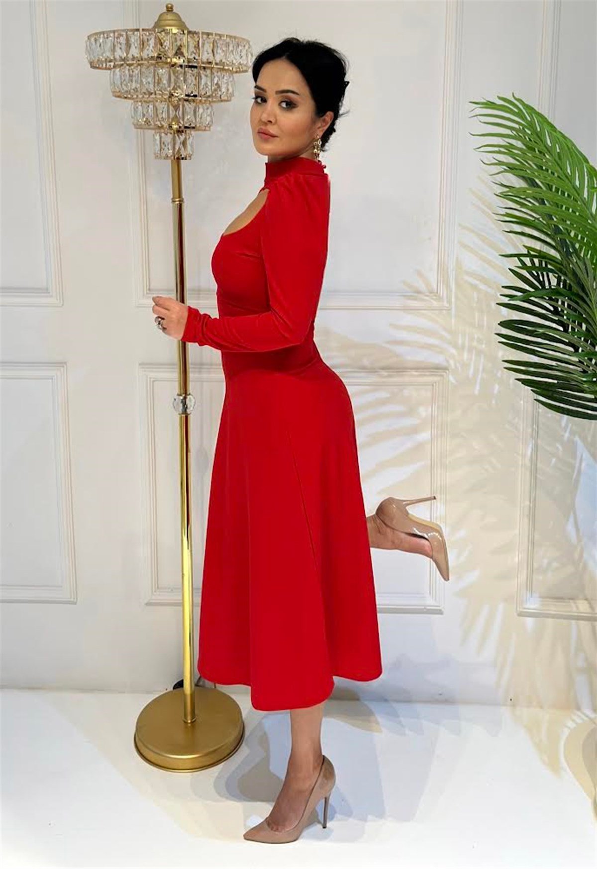 3845 Göğüs dekolteli kırmızı bayan elbisehyshsywsyw