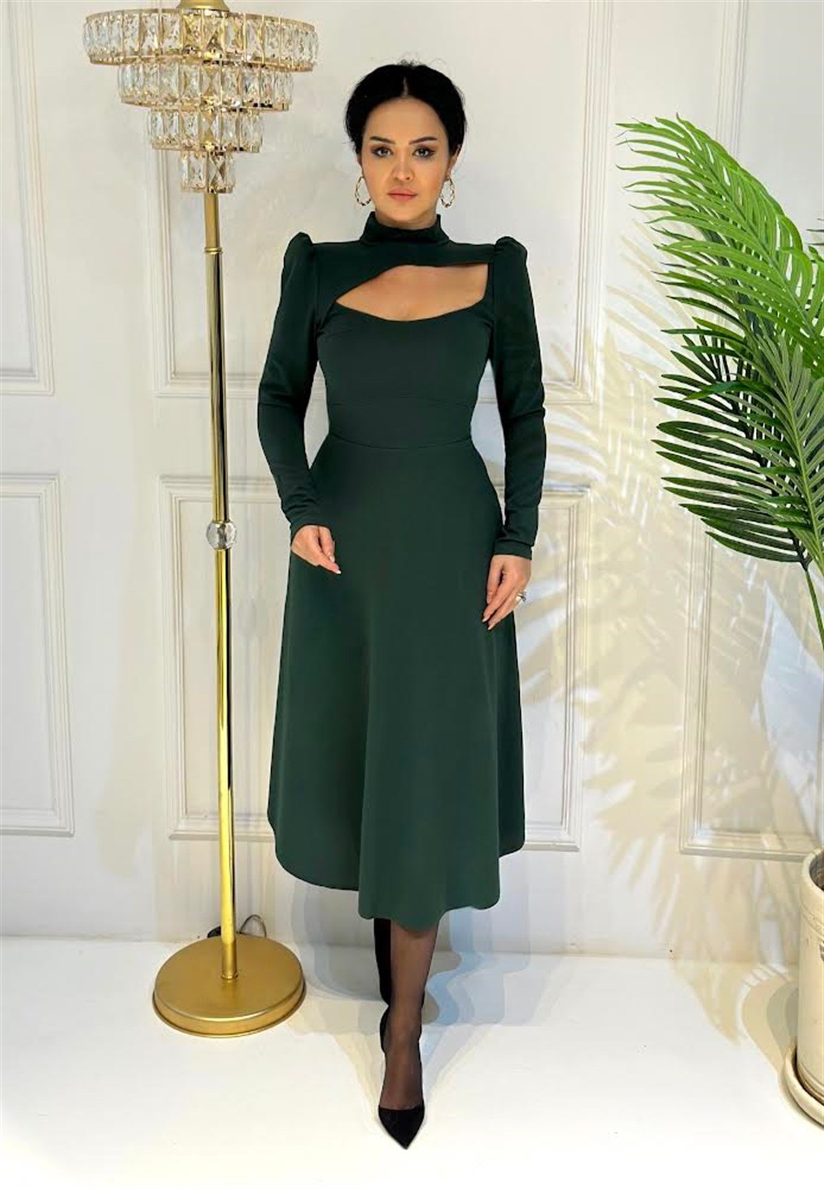 3845 Göğüs dekolteli yeşil bayan elbisehyshsywsyw