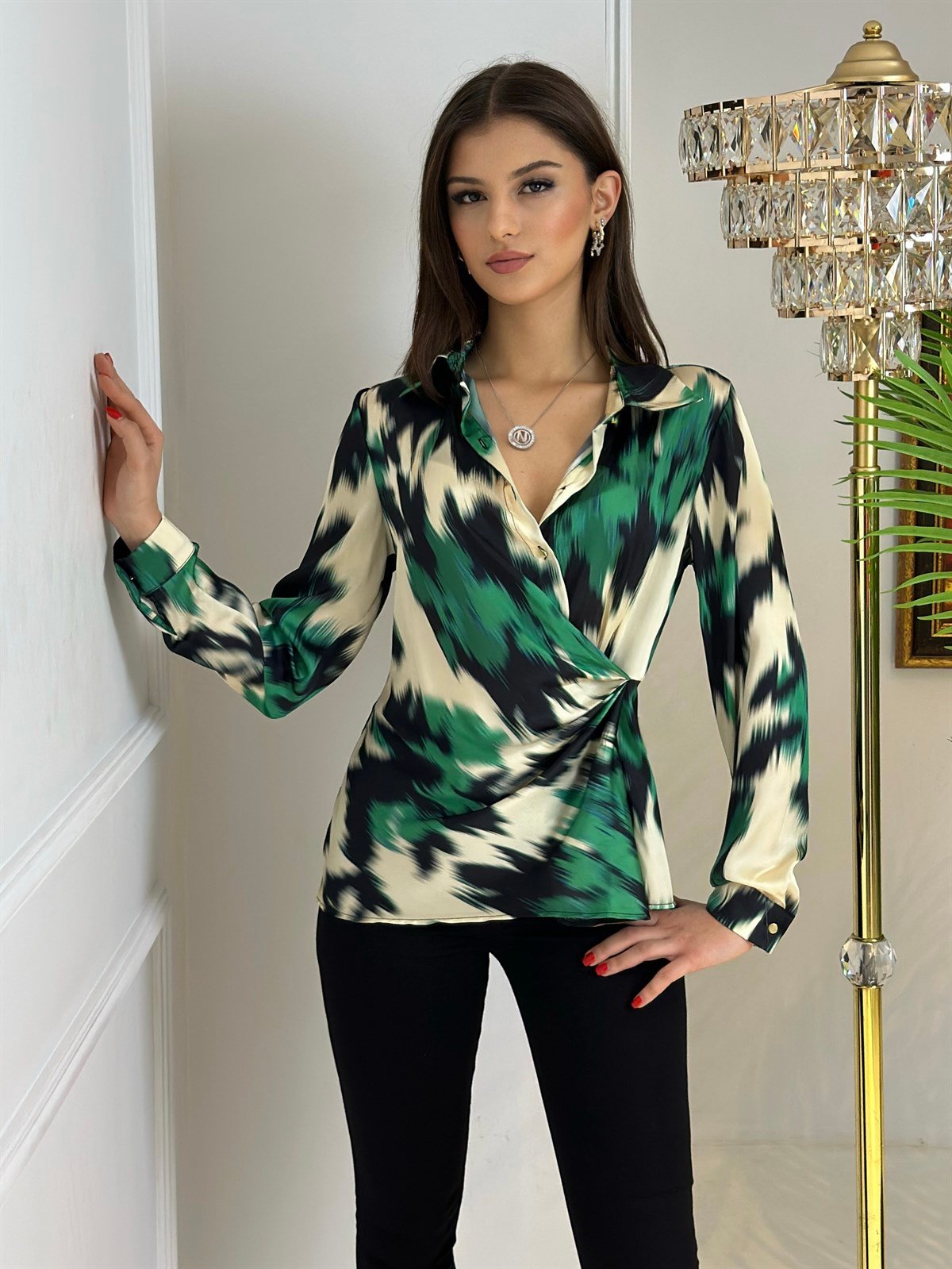 3925 Desenli saten yeşil gömlekhyshsywsyw