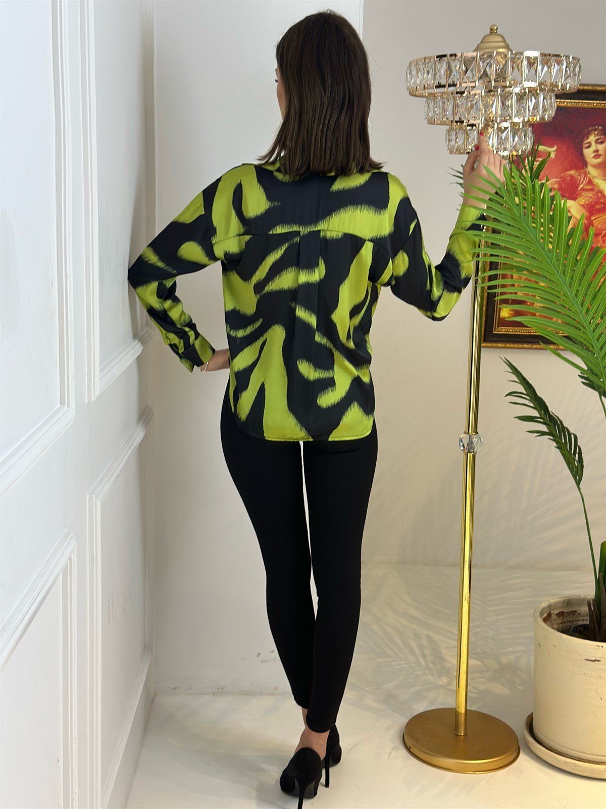 3926 Saten yeşil siyah gömlekhyshsywsyw