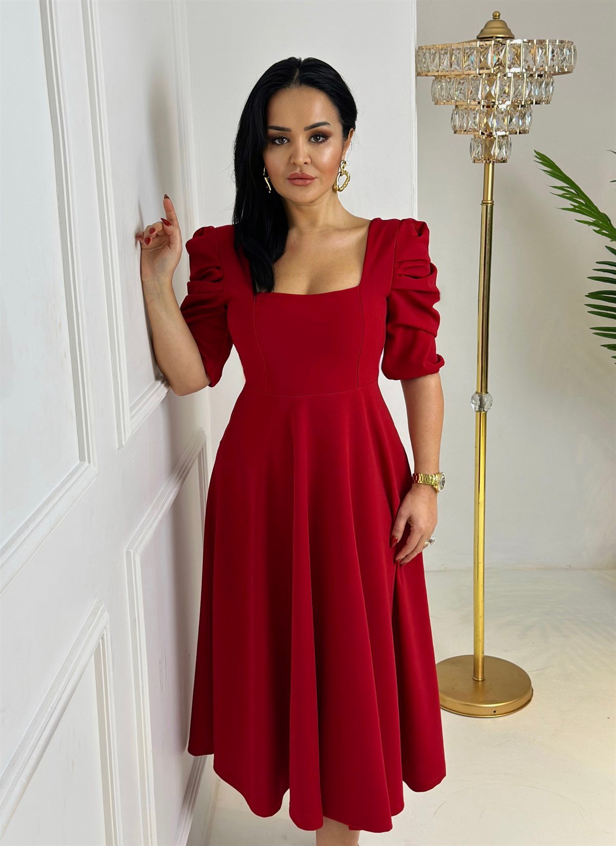 3935 Kol pileli kırmızı elbisehyshsywsyw