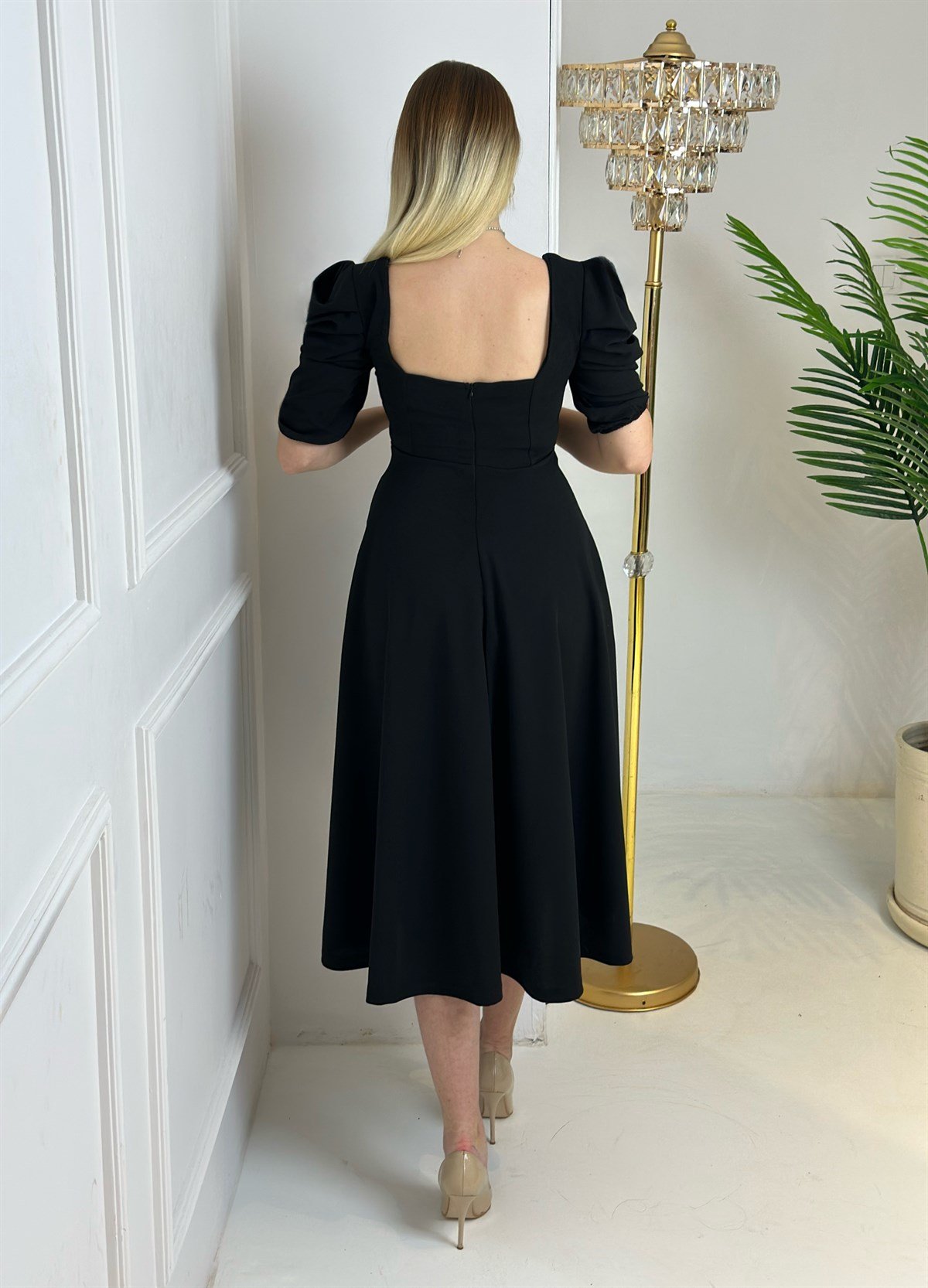 3935 Kol pileli siyah elbisehyshsywsyw