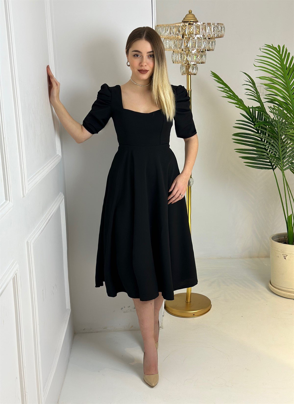 3935 Kol pileli siyah elbisehyshsywsyw