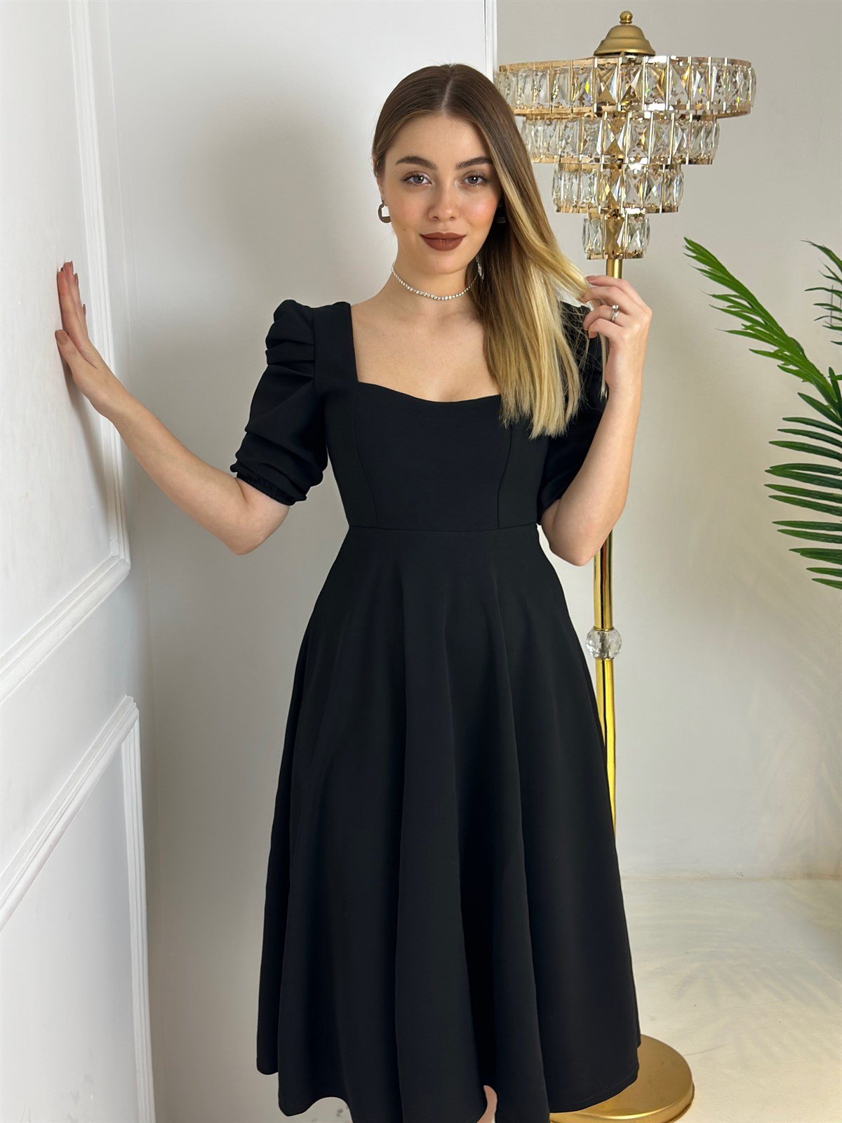 3935 Kol pileli siyah elbisehyshsywsyw