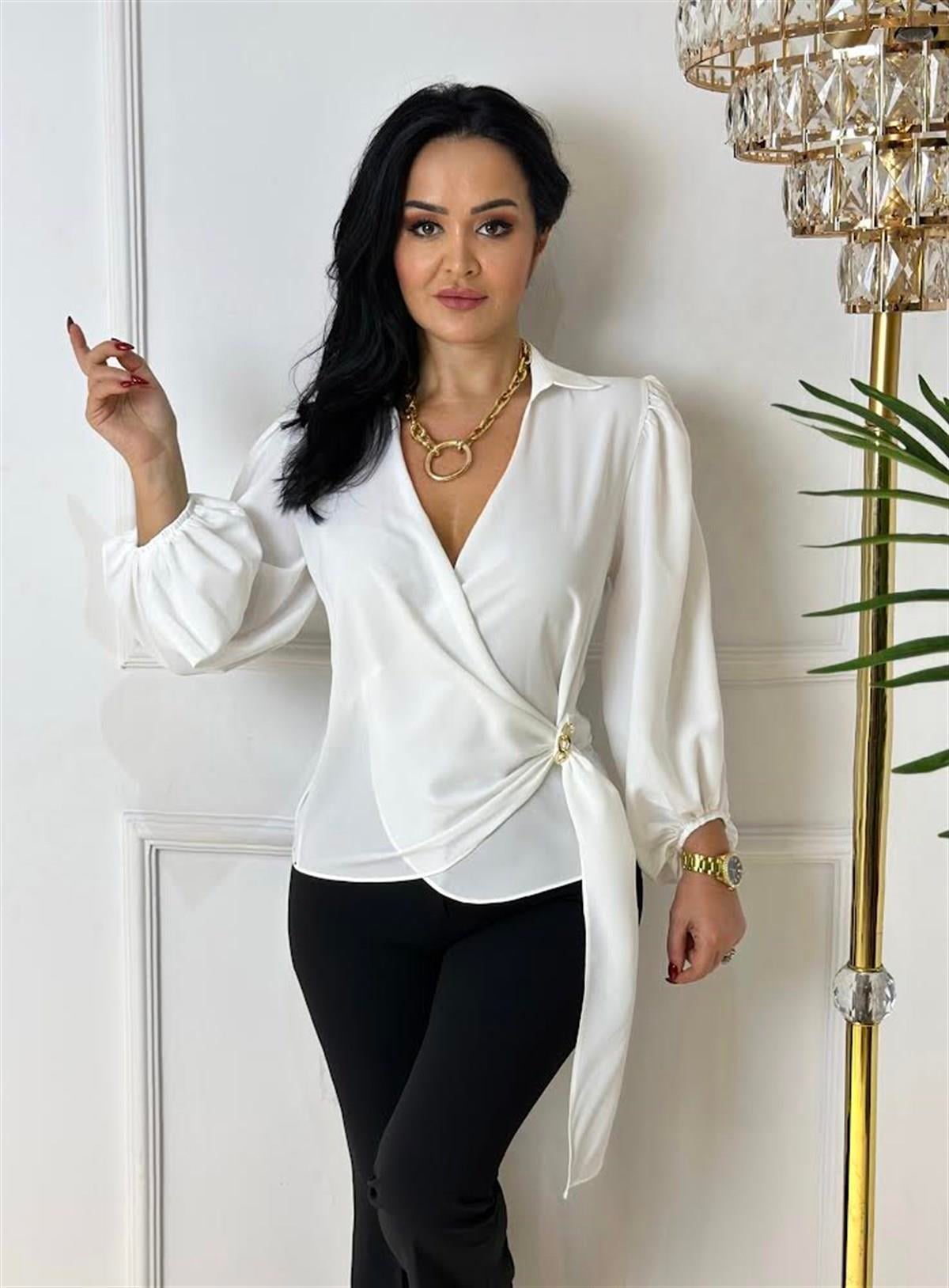 3945 Tokalı beyaz bluzhyshsywsyw