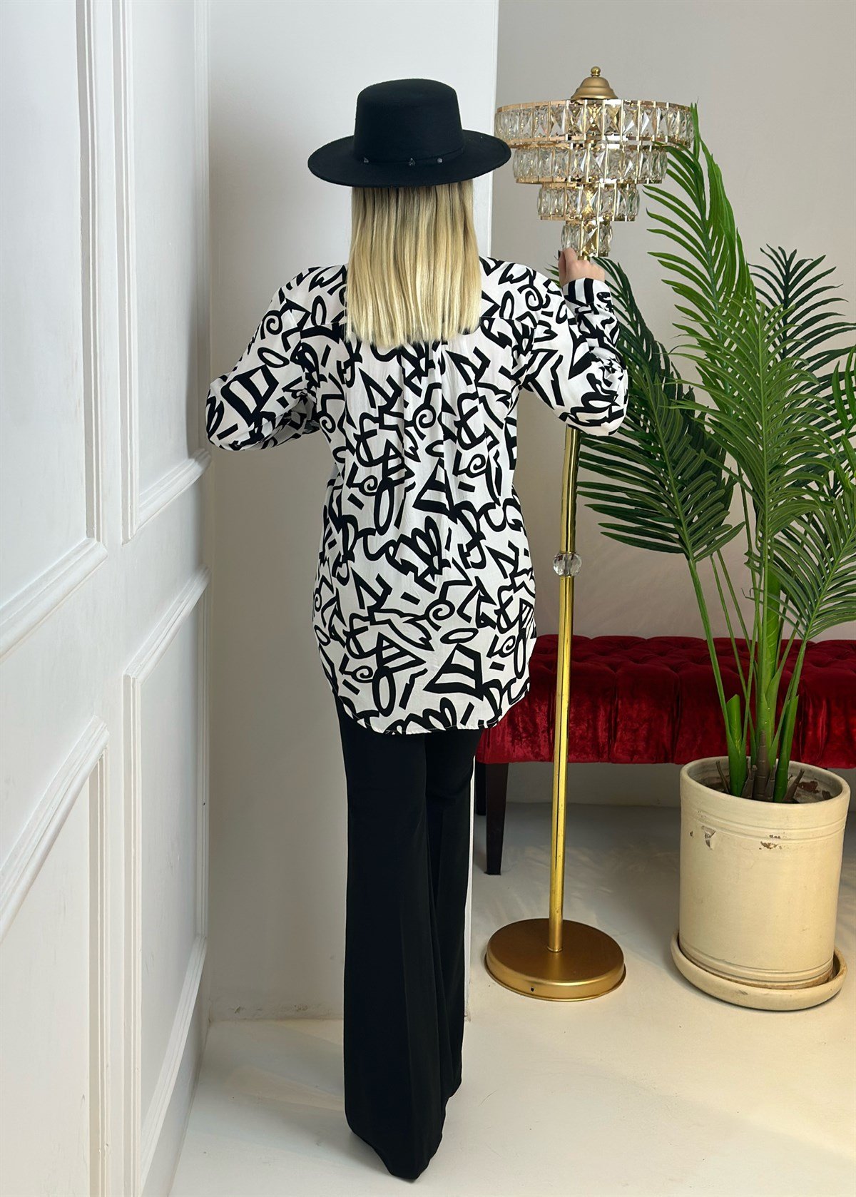 3979 Beyaz üzerine siyah şekilli  gömlekdef45ty54y5