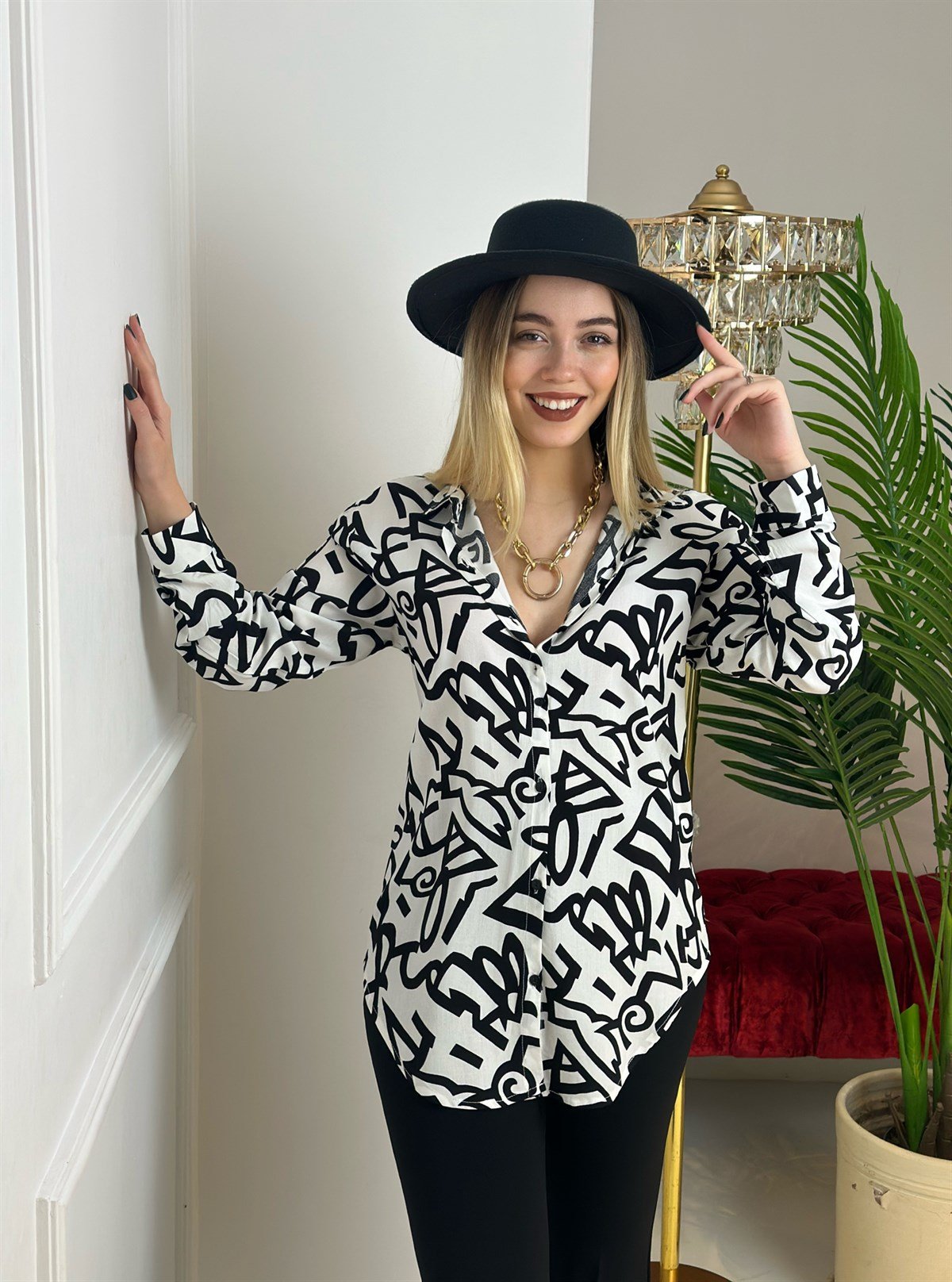 3979 Beyaz üzerine siyah şekilli  gömlekdef45ty54y5