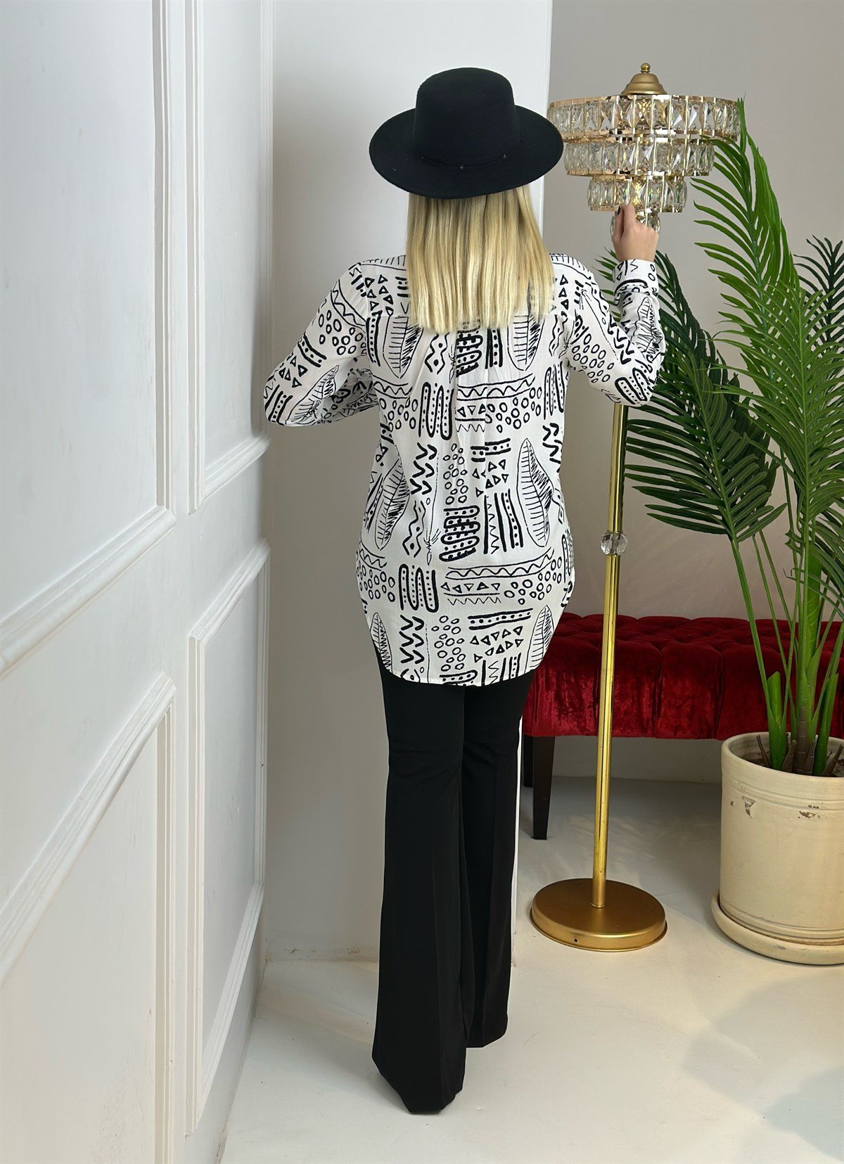 3983 Beyaz üzerine siyah şekilli  gömlekdef45ty54y5