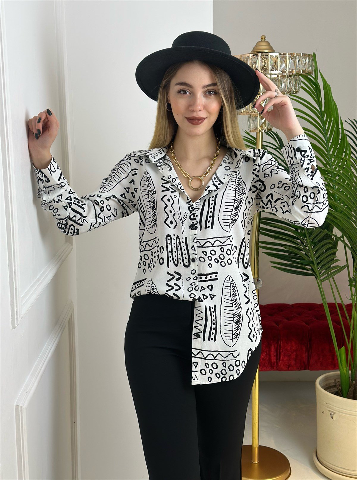 3983 Beyaz üzerine siyah şekilli  gömlekdef45ty54y5