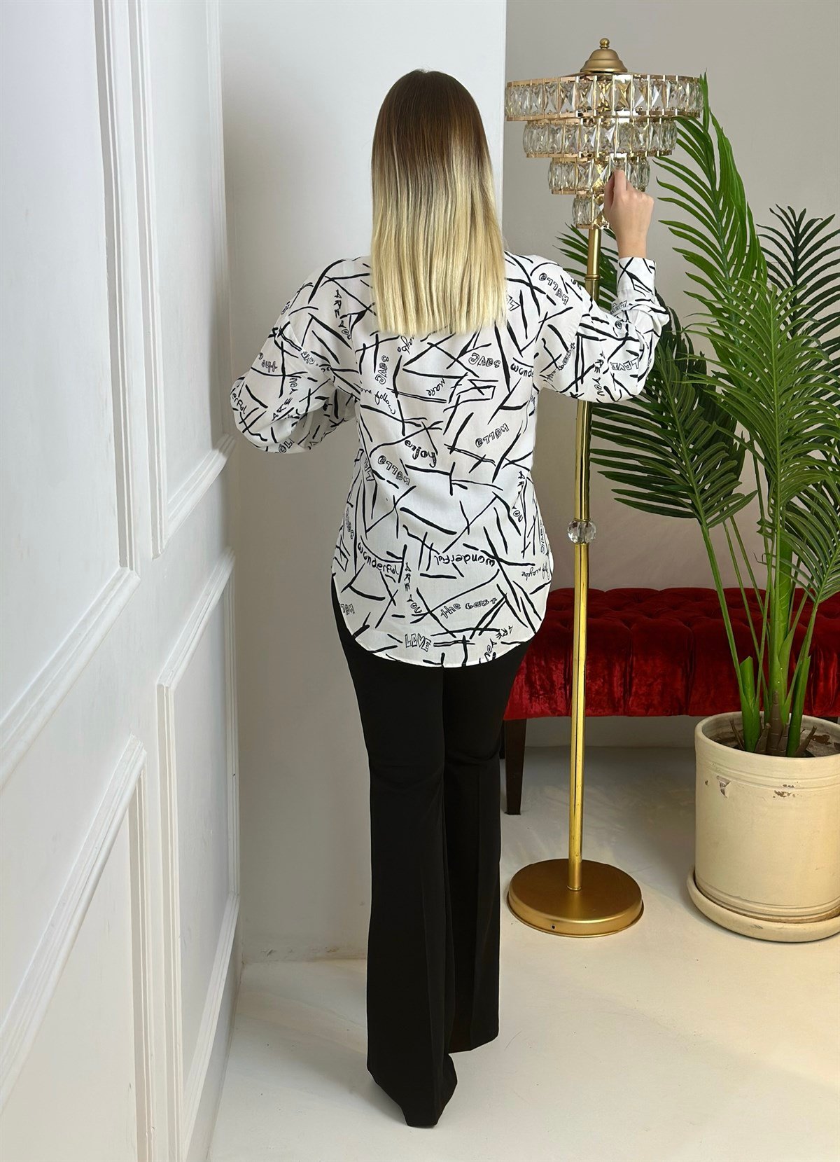 3984 Yazılı beyaz gömlekdef45ty54y5