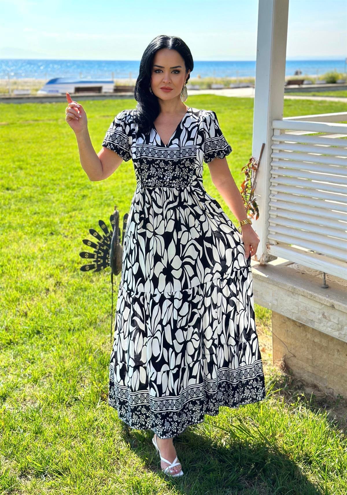 4109 Eteği volanlı siyah beyaz  elbisehyshsywsyw