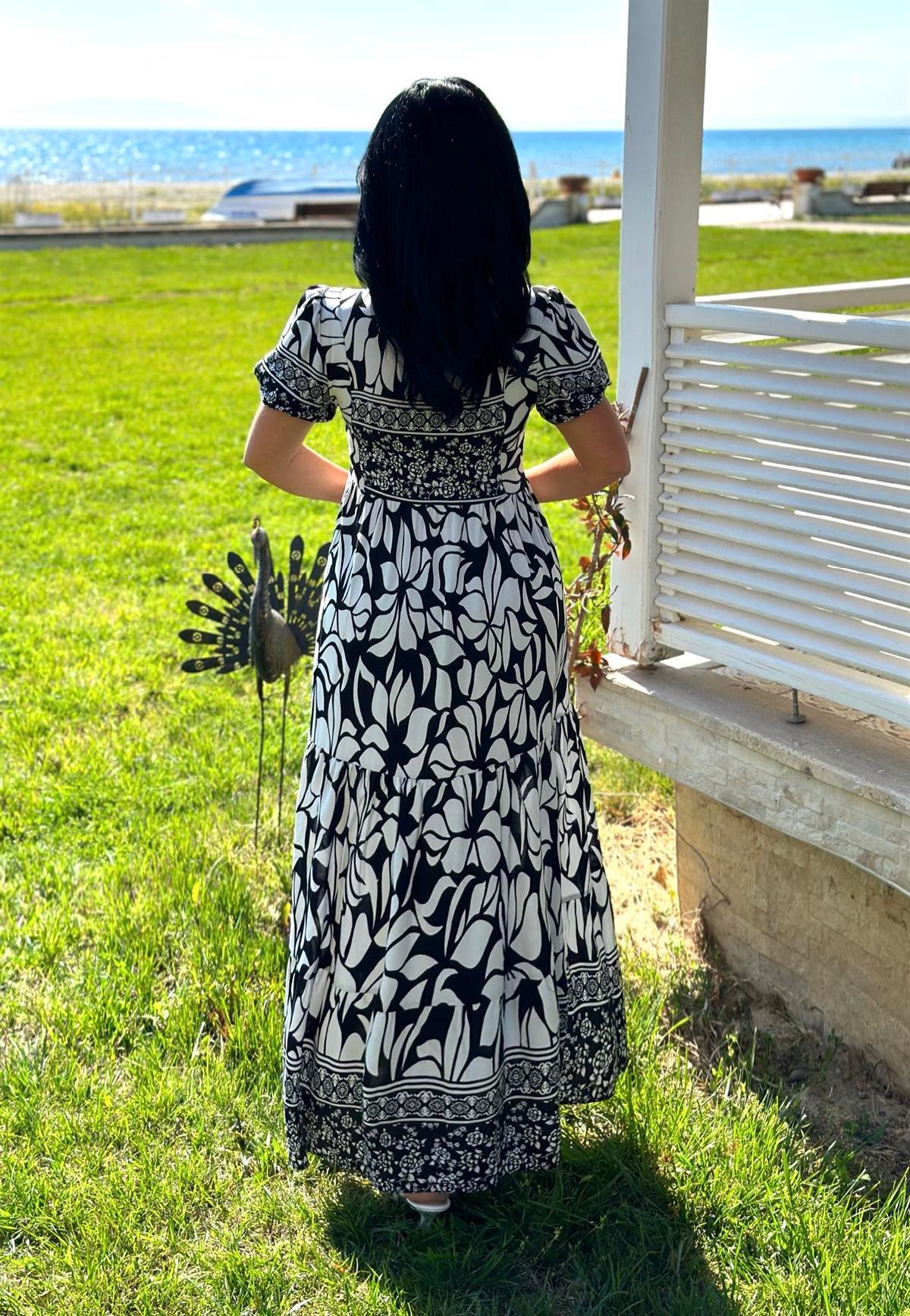 4109 Eteği volanlı siyah beyaz  elbisehyshsywsyw