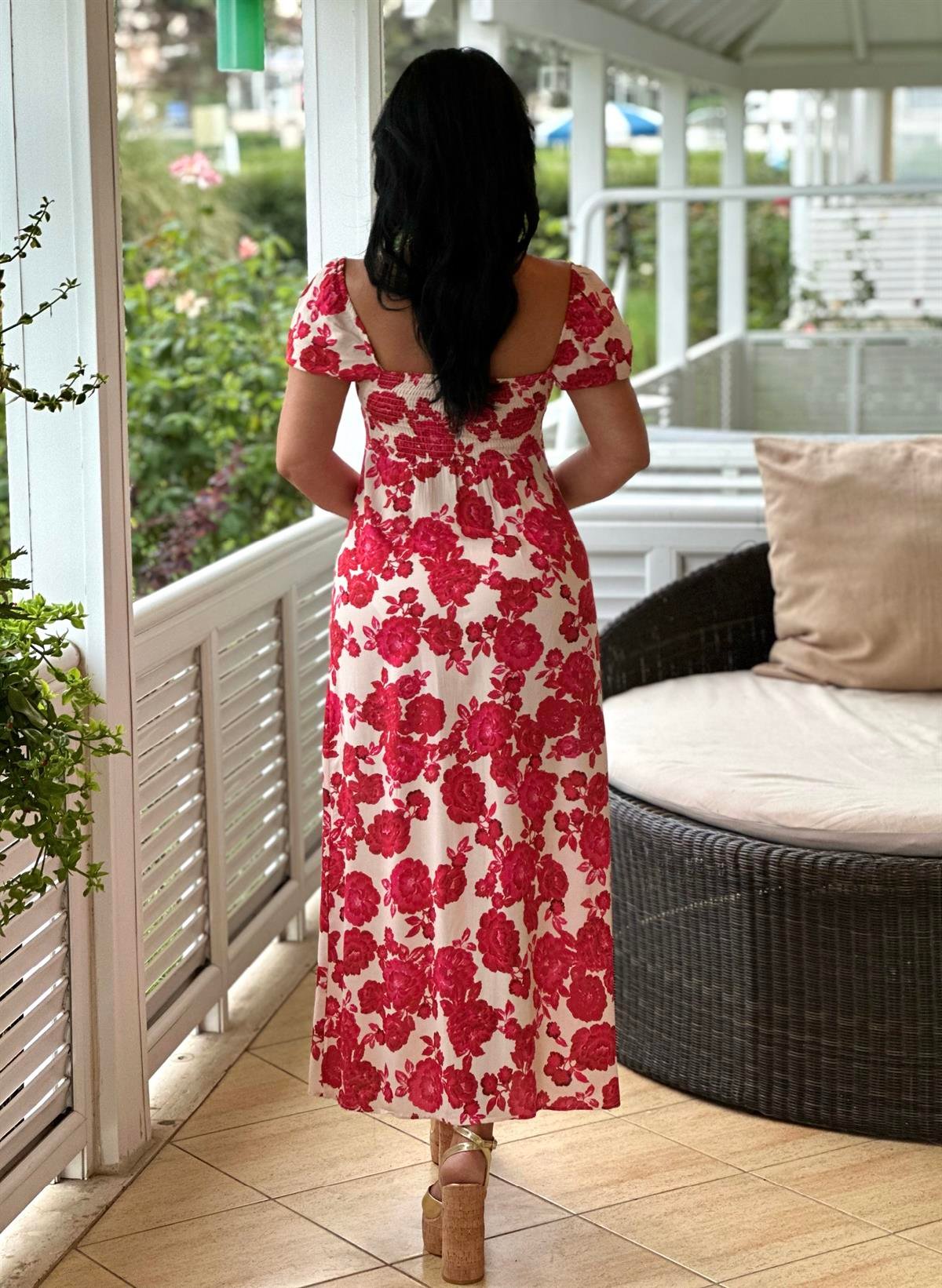 4137 Kırmızı  yırtmaçlı çiçekli elbisegfsdfsfsdggfds