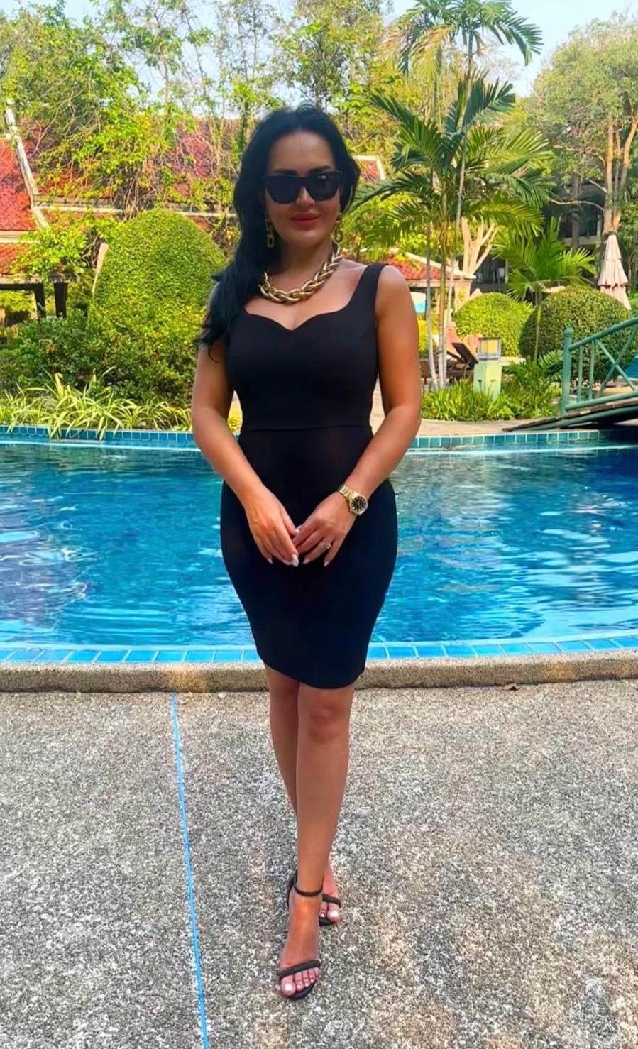 4159 Toparlayıcı bir beden ince gösteren Double krep mini elbiseSösödöm