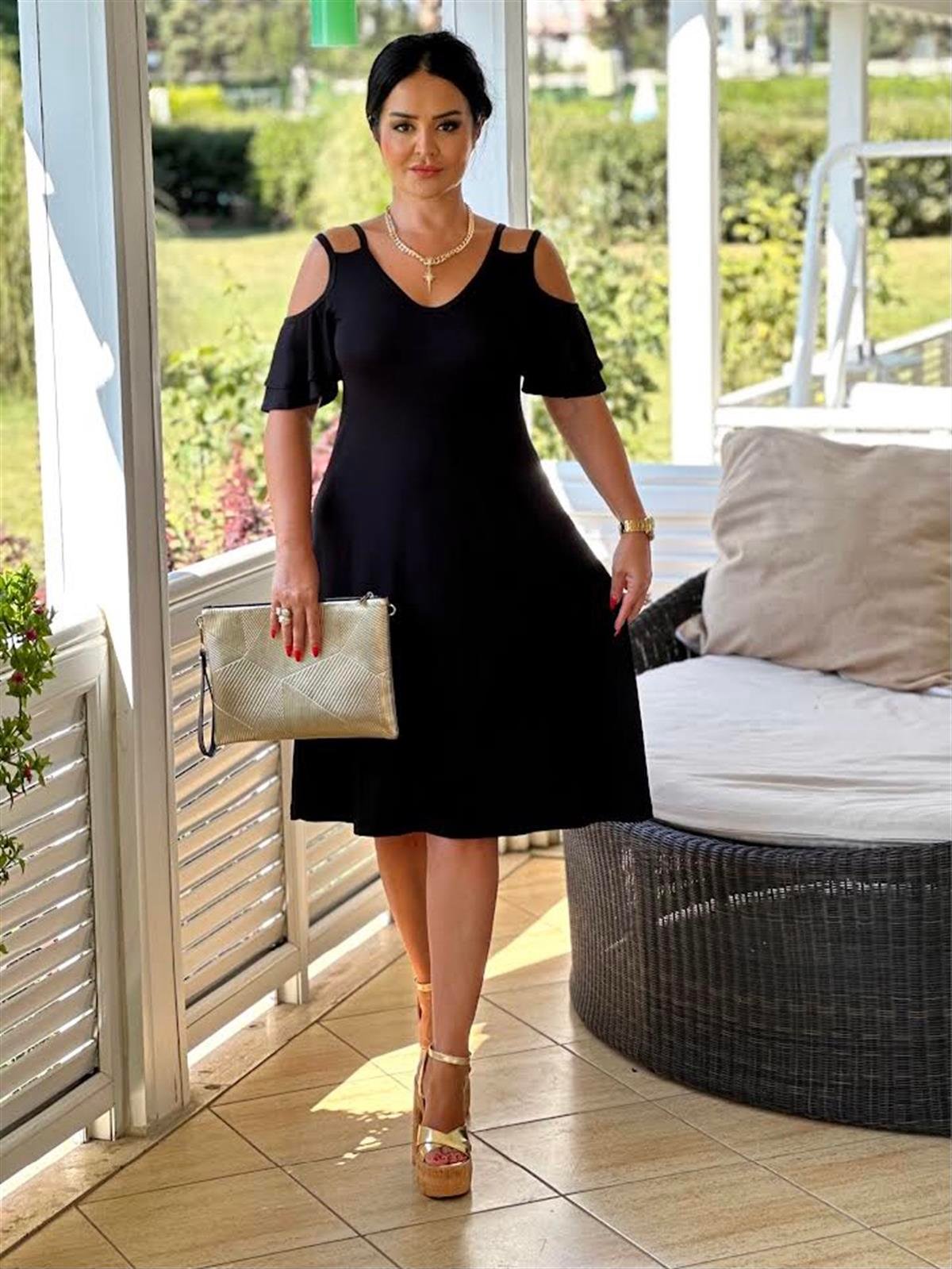 4198  Omuz  dekolteli siyah  elbiseSösödöm