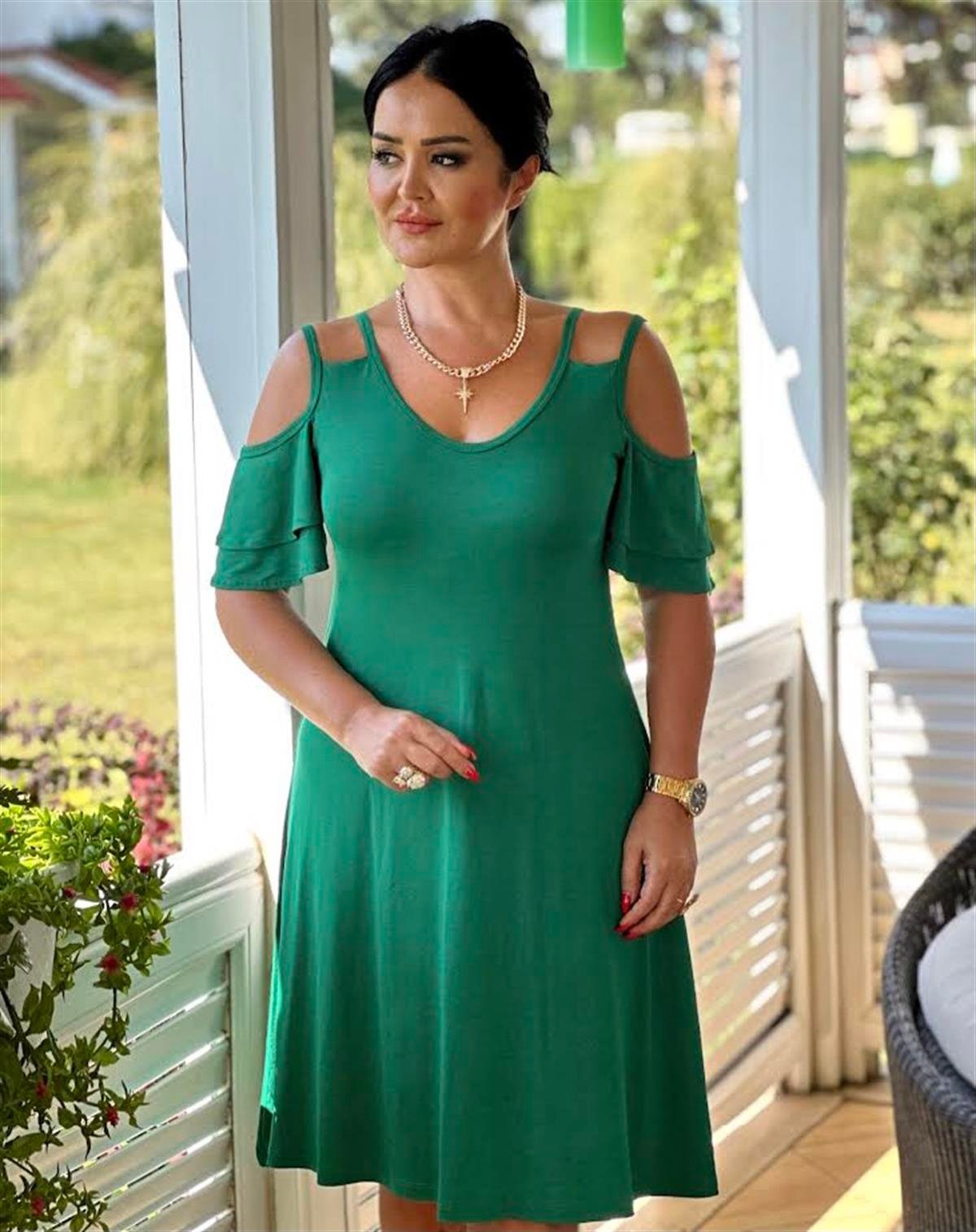 4198  Omuz dekolteli yeşil elbiseSösödöm