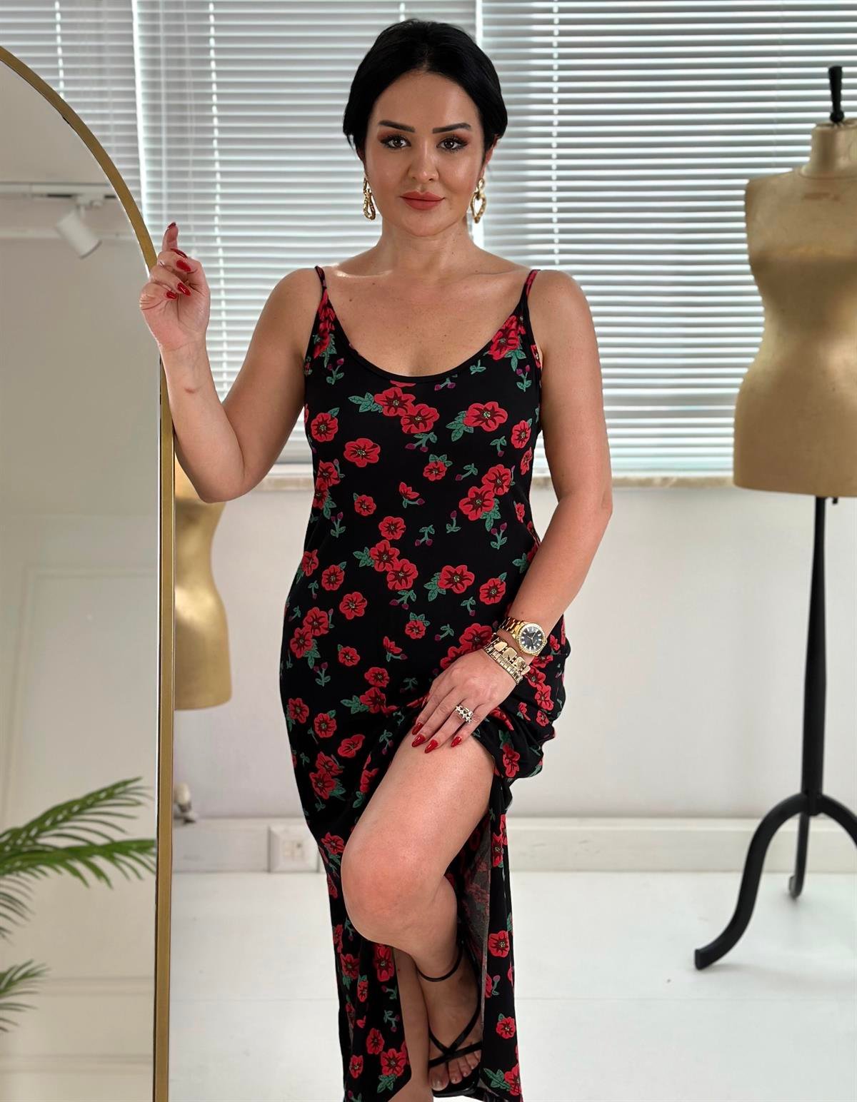 4223 İp askılı rahat kalıp çiçekli  elbiseJRHURFT7RFTGFUY