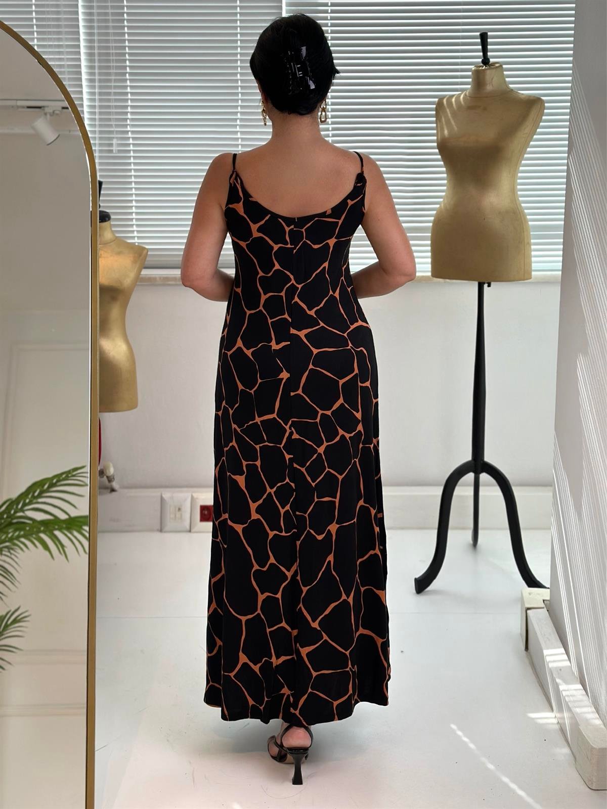 4223 İp askılı rahat kalıp turuncu şekilli elbiseJRHURFT7RFTGFUY