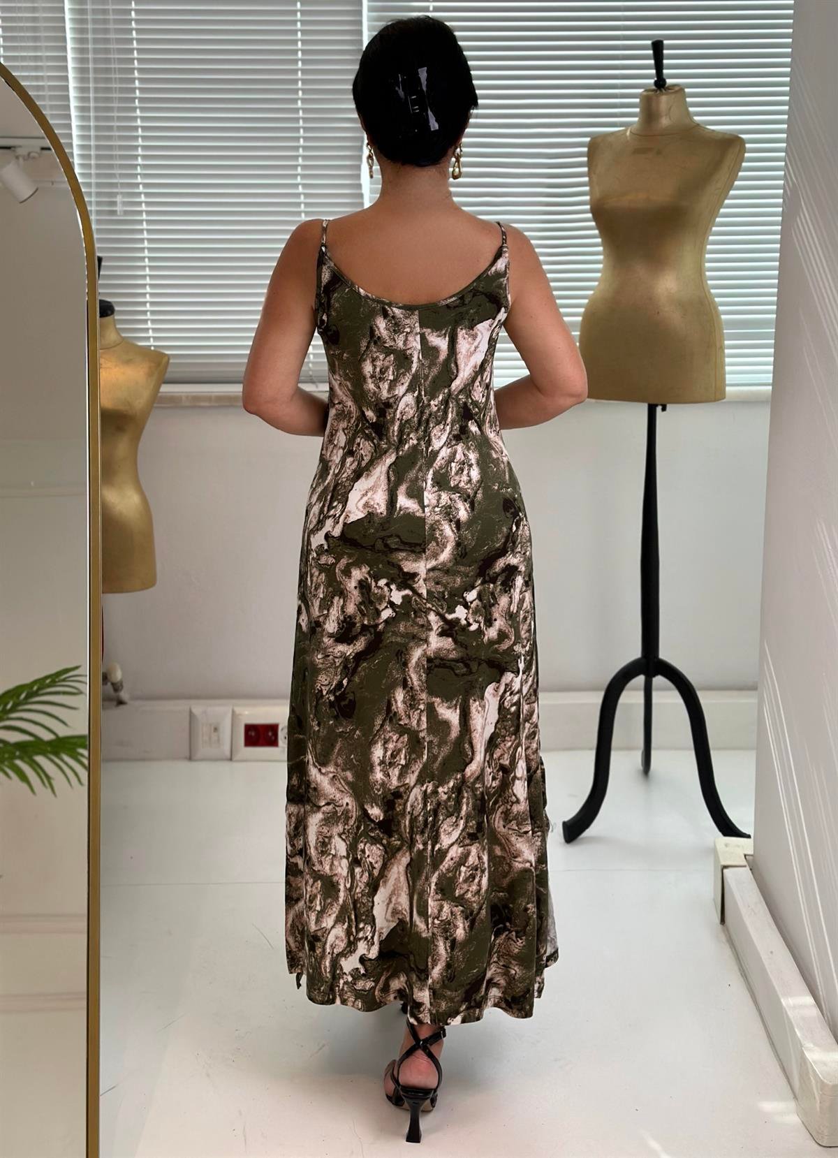 4223 İp askılı rahat kalıp yeşil desenli elbiseJRHURFT7RFTGFUY