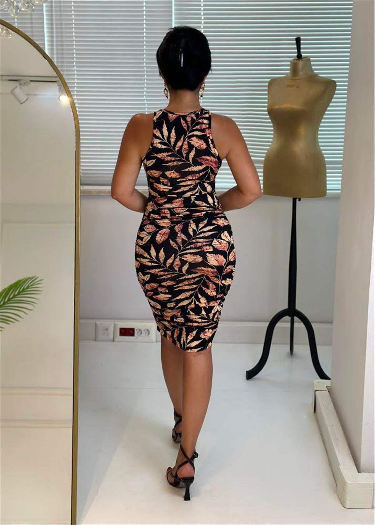 4245 Kalın askı  detaylı büzgülü  elbise hkjh