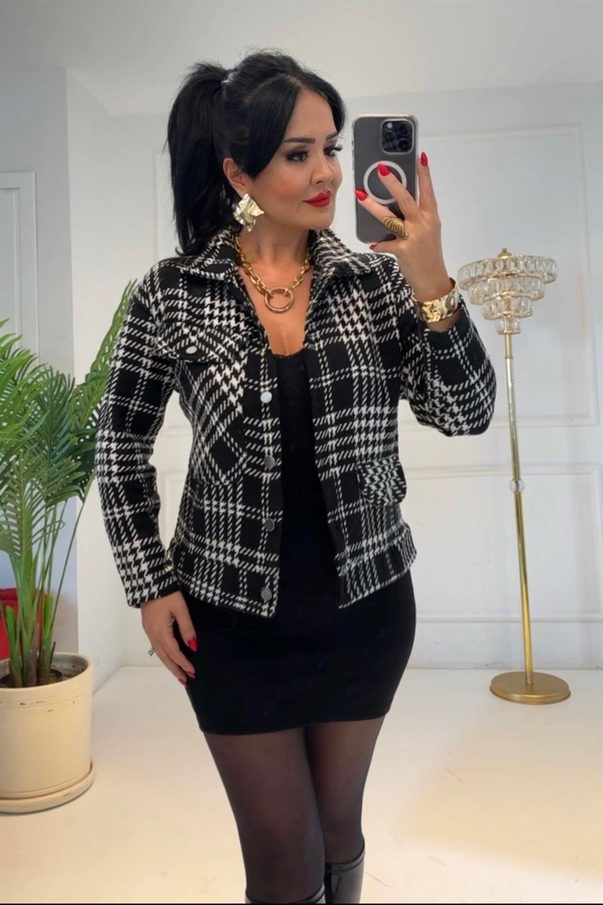 4317 Siyah beyaz tüvit gömleksnsdjd