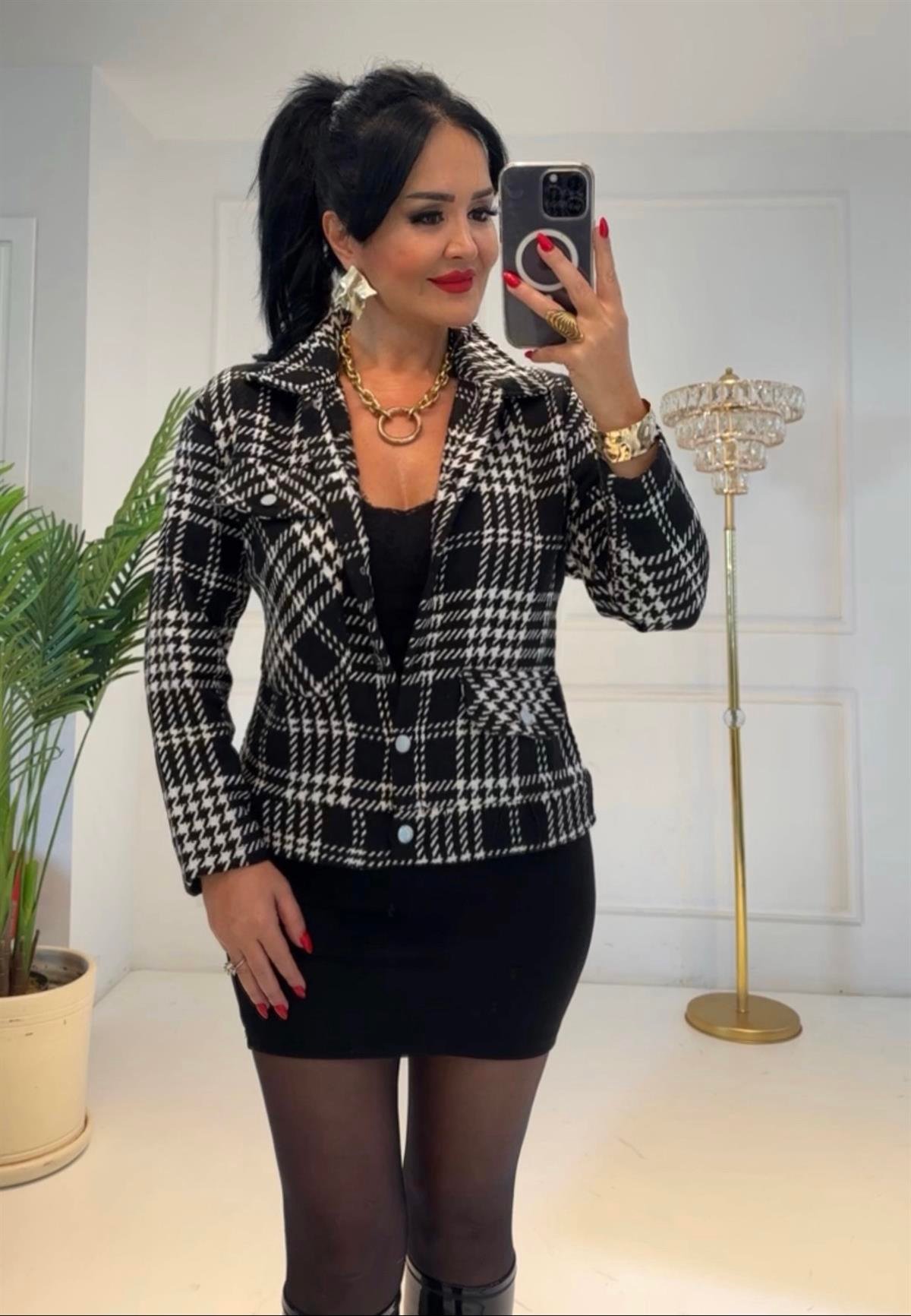 4317 Siyah beyaz tüvit gömleksnsdjd