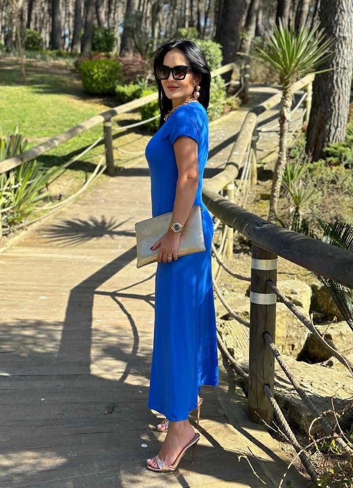 4486 V yaka yırtmaçlı  mavi elbisehyshsywsyw