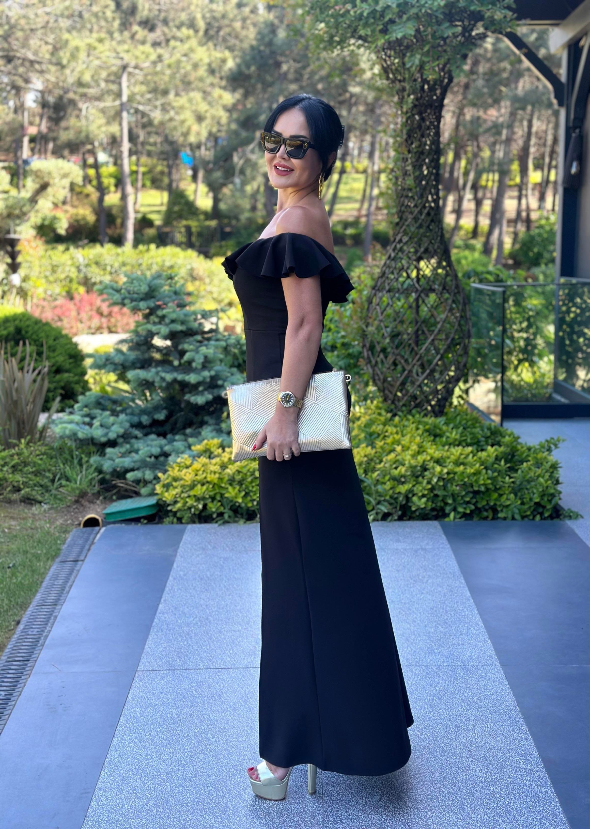 4513 İki beden ince  gösteren toparlayıcı siyah gece elbisesi4513