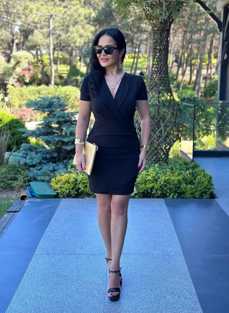 4522 Dekoliteli double krep siyah elbise 4522