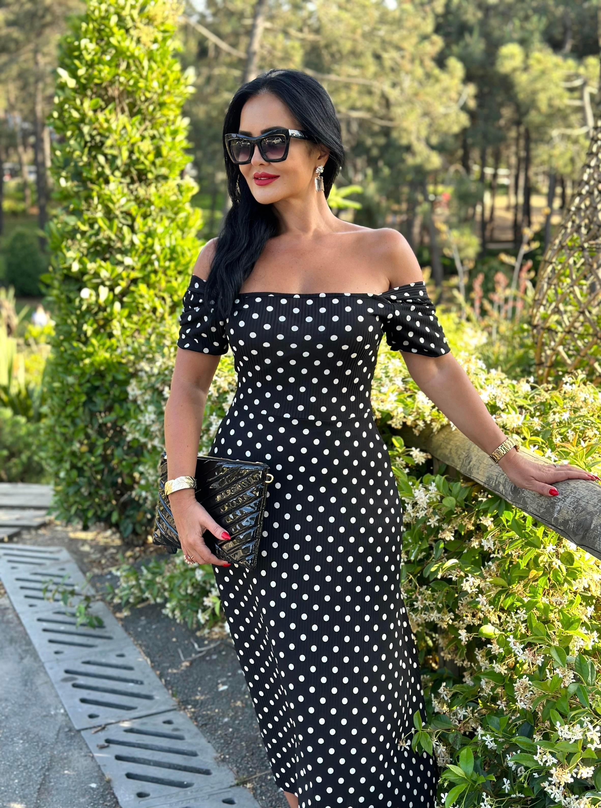 4525 Kare yaka puantiyeli elbise 4525