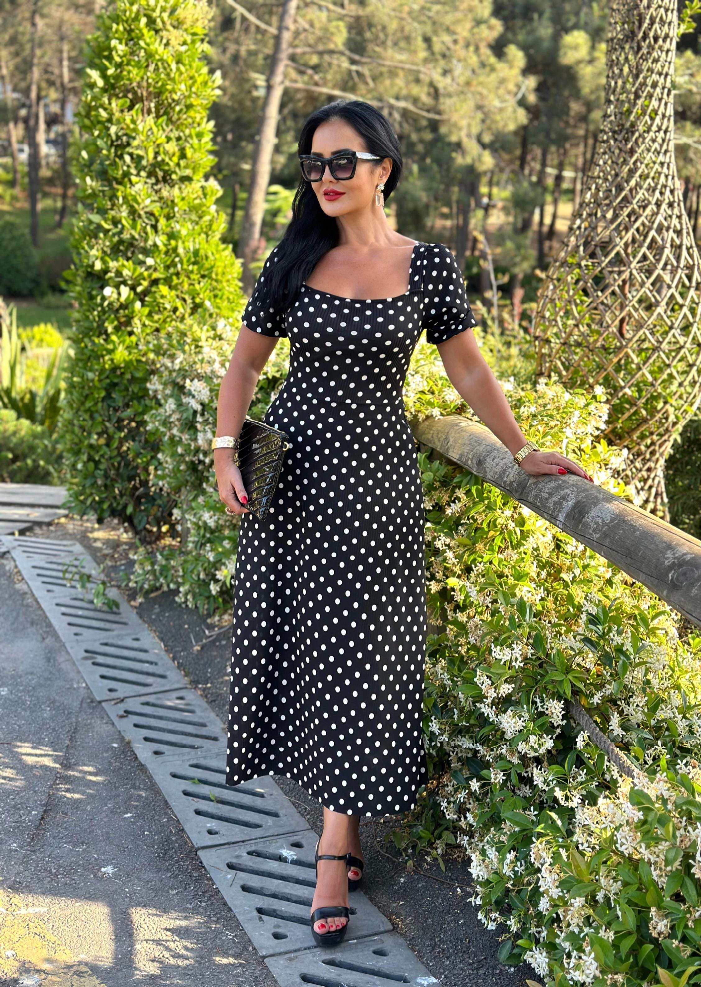 4525 Kare yaka puantiyeli elbise 4525